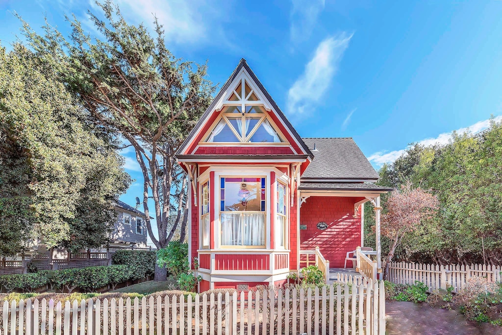 Welcome to "Little House"!  Pacific Grove.