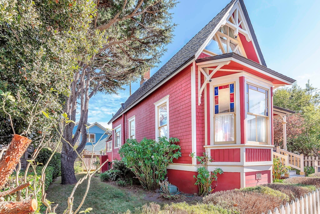 Welcome to "Little House"! 