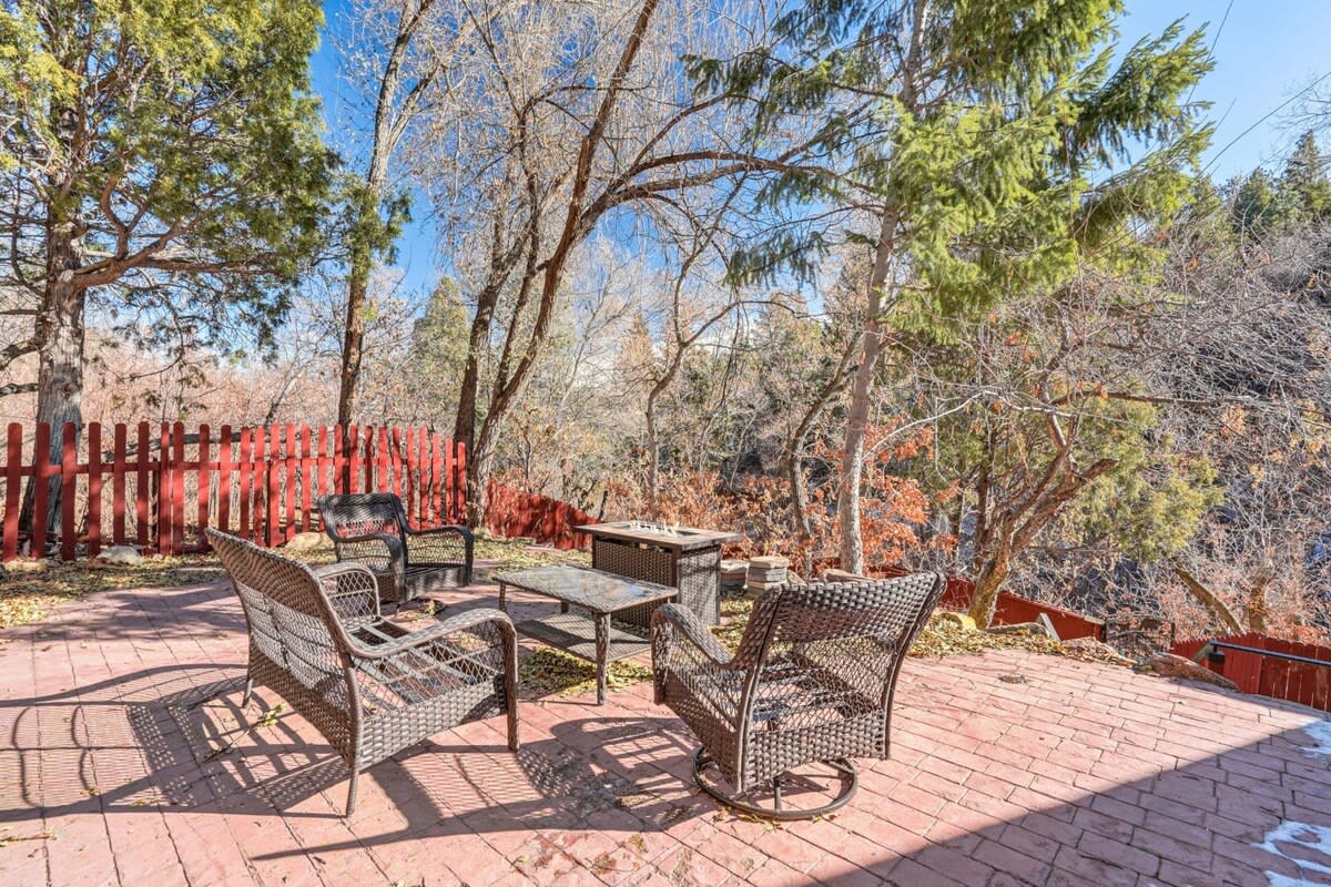 Property Image 2 - Bear Creek Retreat! Private BBQ AC Best Location