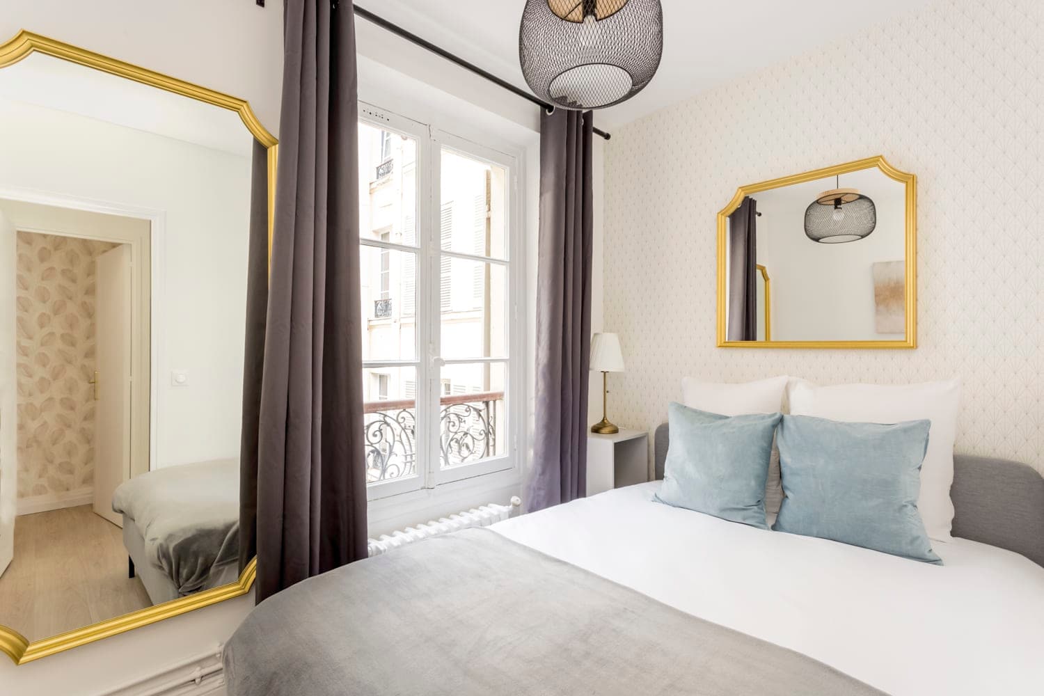 Property Image 2 - Cosy 3 bedrooms Townhouse Louvre & Champs-Elysees