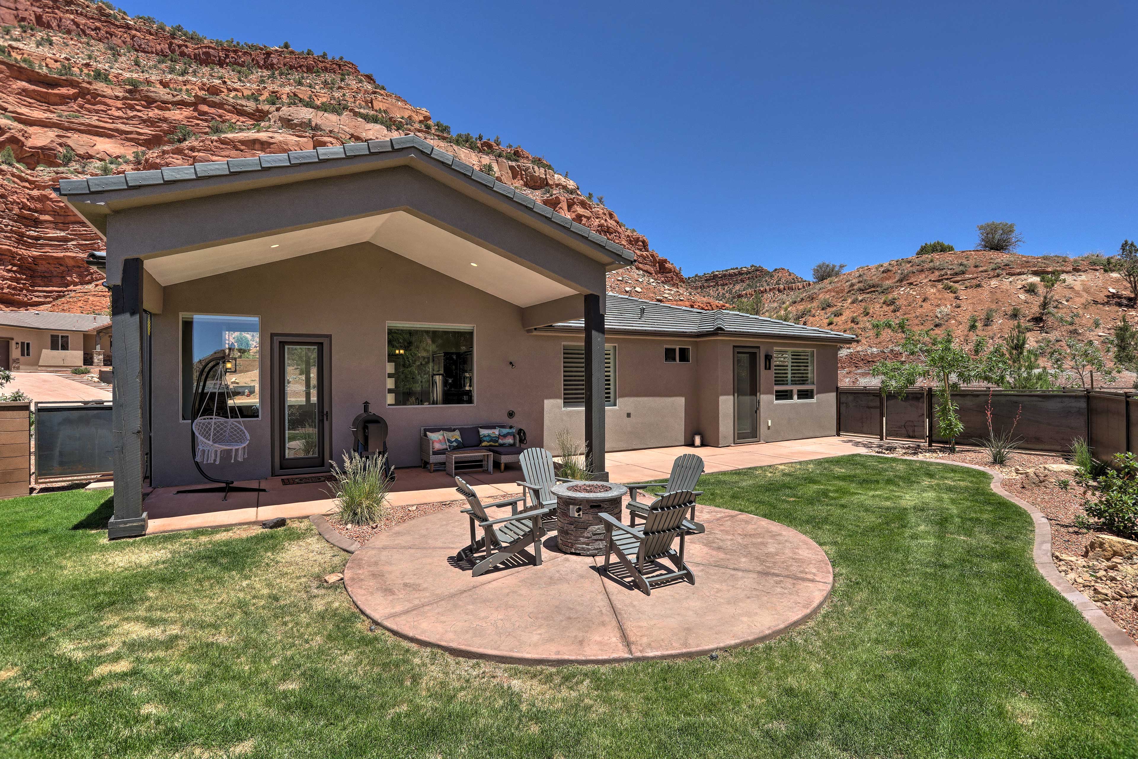 Property Image 2 - Stunning Kanab Home - Amazing Red Rock Views!