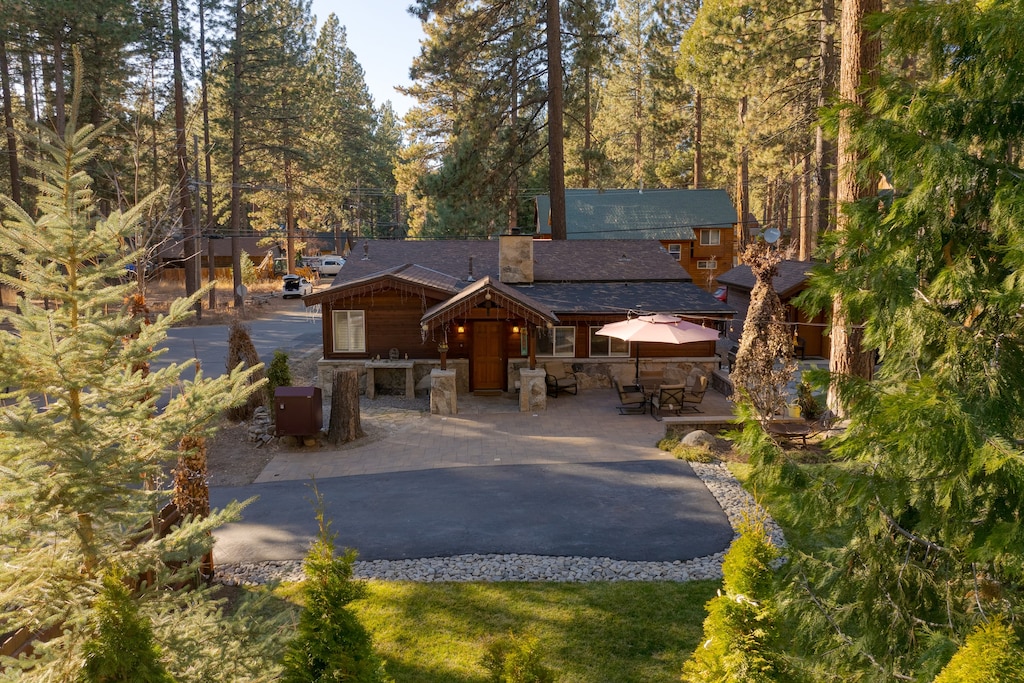 Spacious backyard gives you plenty of room to enjoy the fresh air.