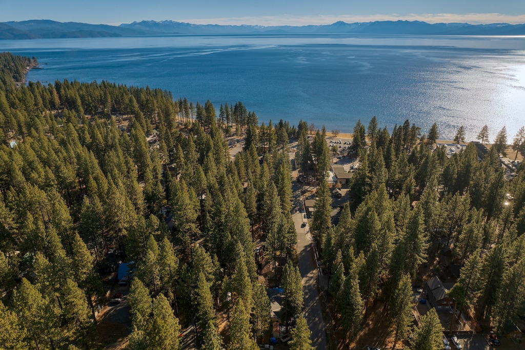 5-minute walk to Kings Beach.