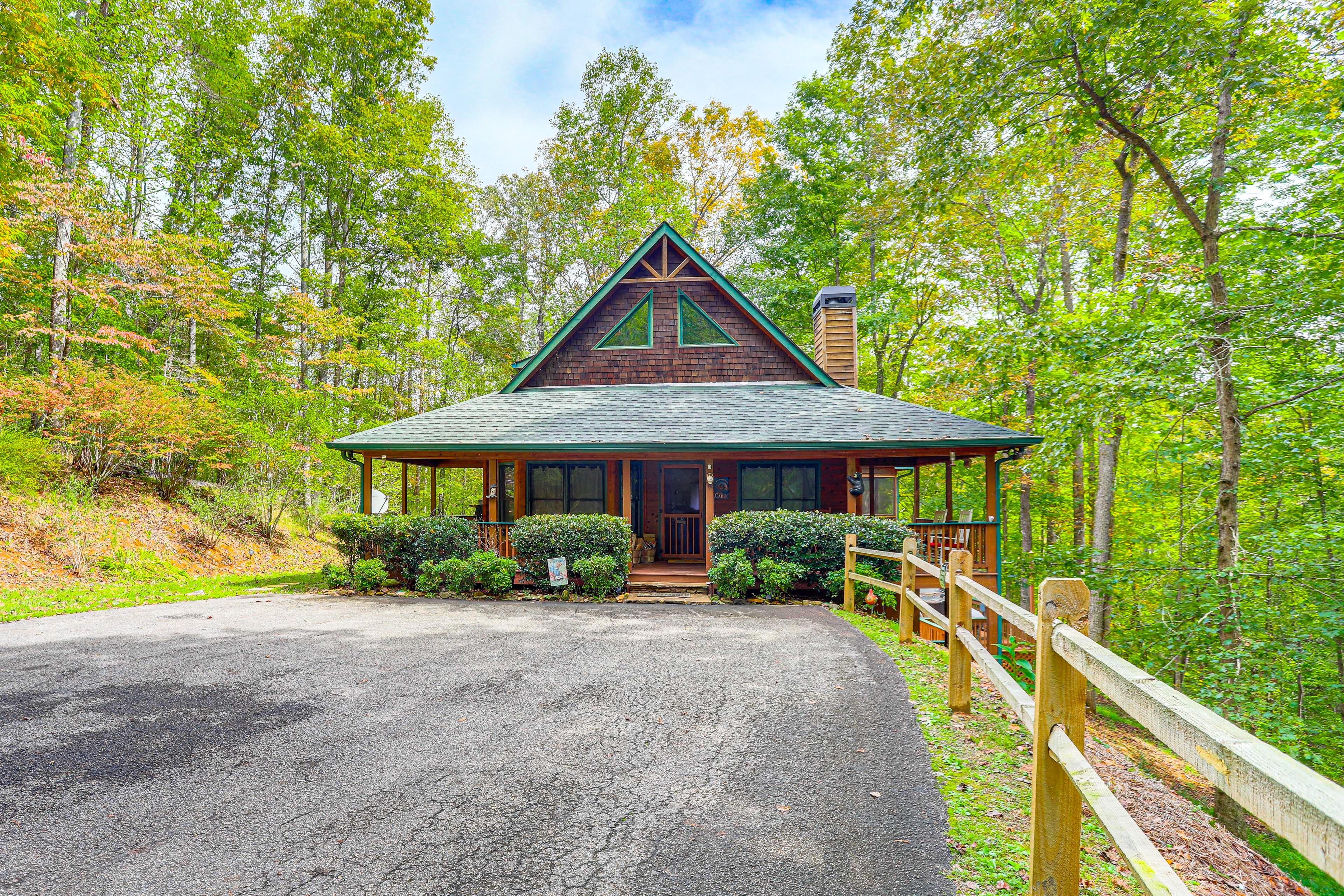 Property Image 1 - Dahlonega Cabin w/ Hot Tub, 4 Mi to Downtown!