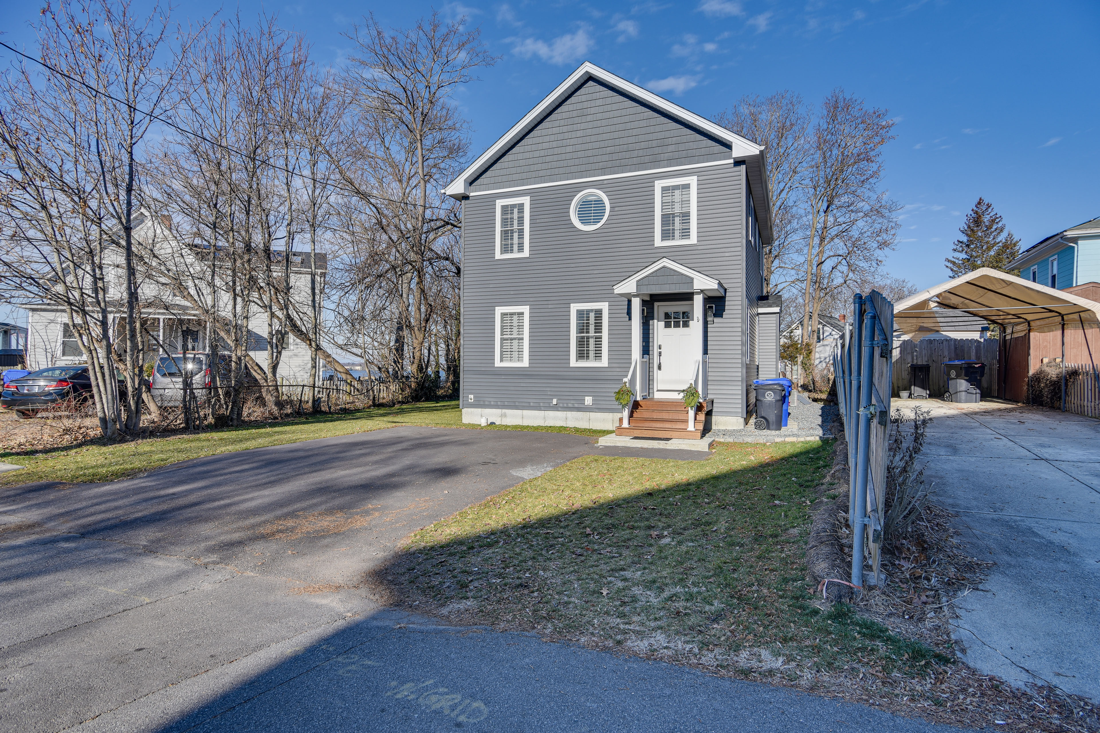 Renovated Family Home on Providence River!