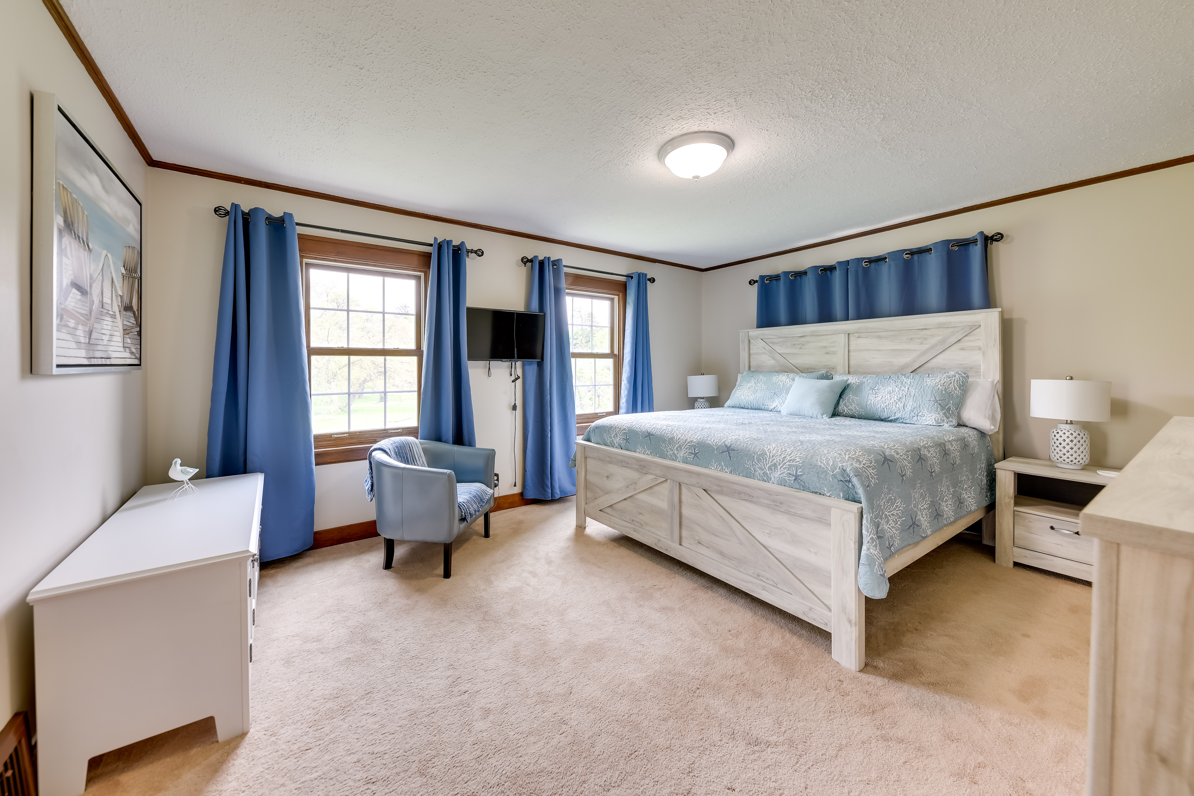 Pistakee Lake Estate w/ Boat Dock & Hot Tub!