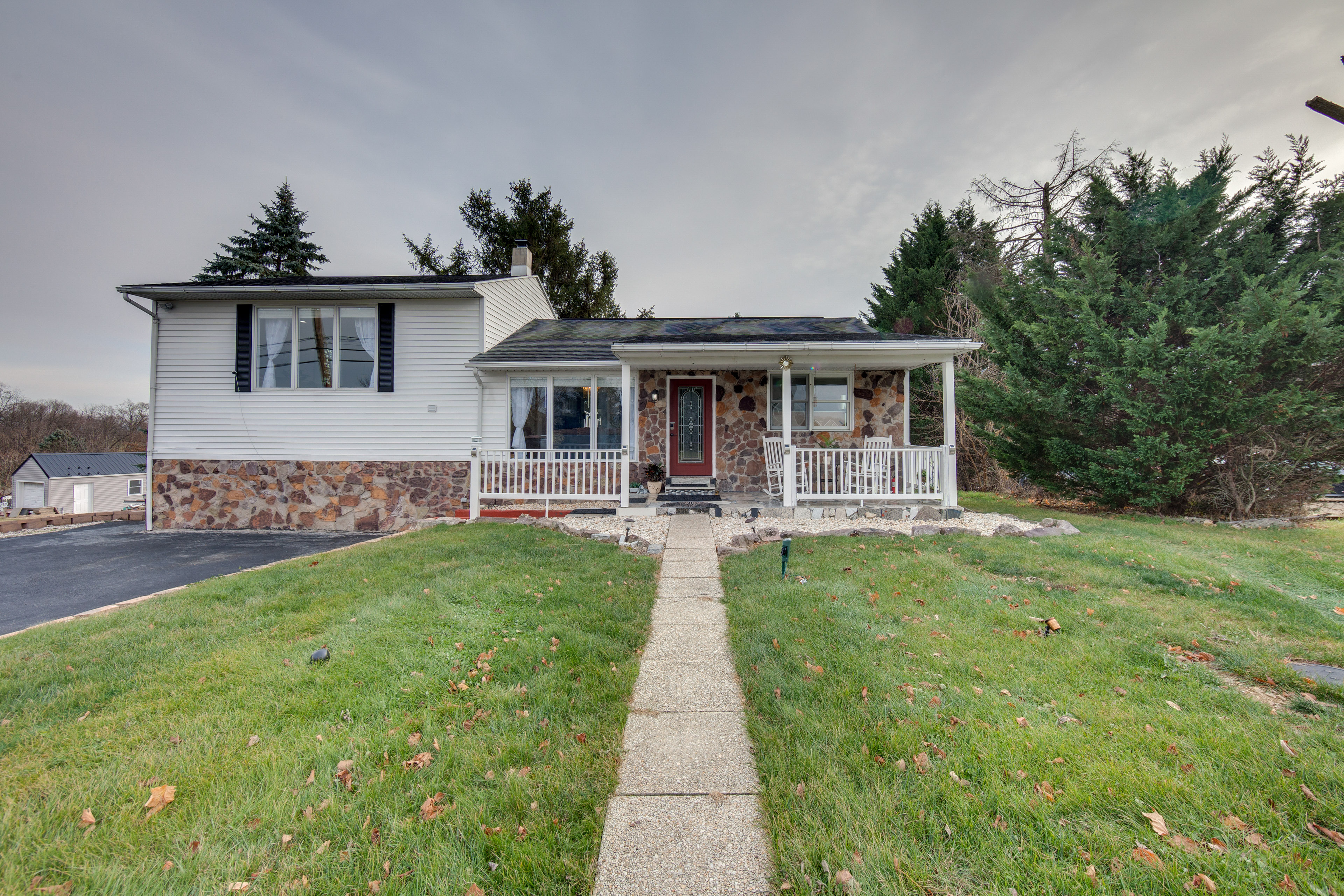 2 Mi to Hersheypark: Group Getaway w/ Deck