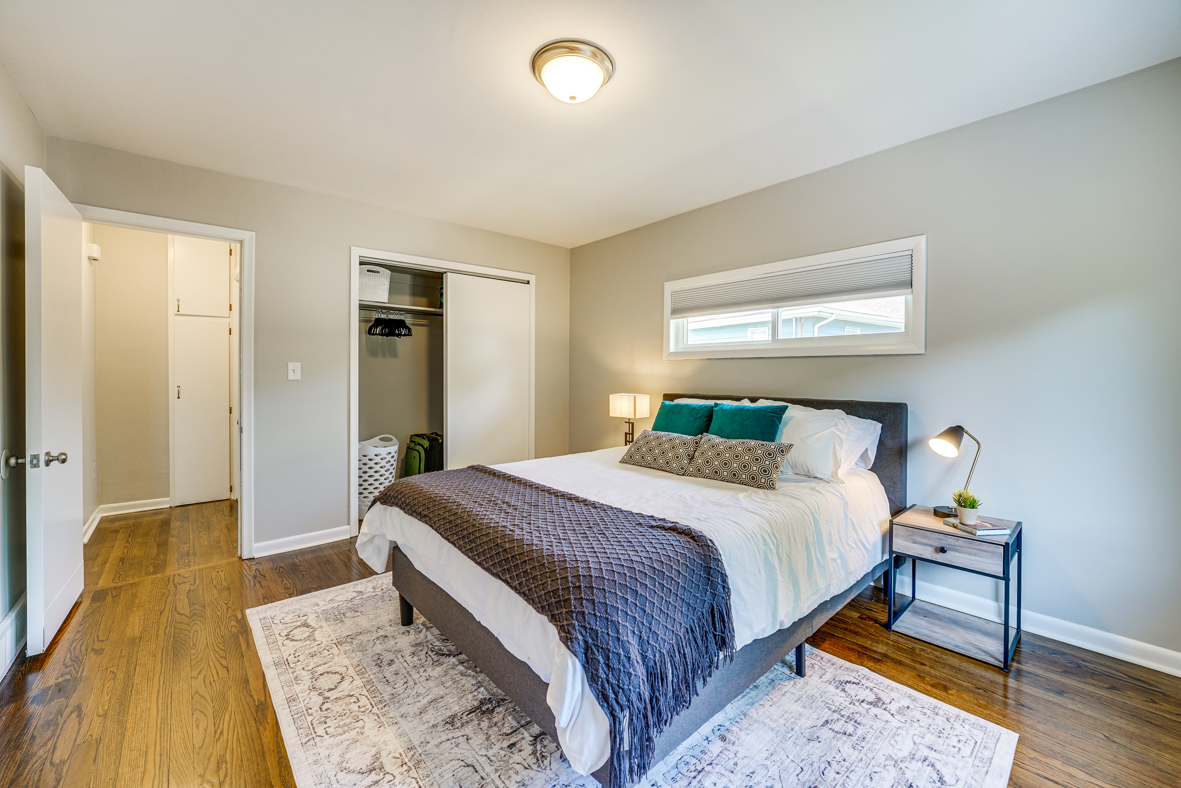 Top-Floor Wyandotte Apt Near Detroit Riverfront!