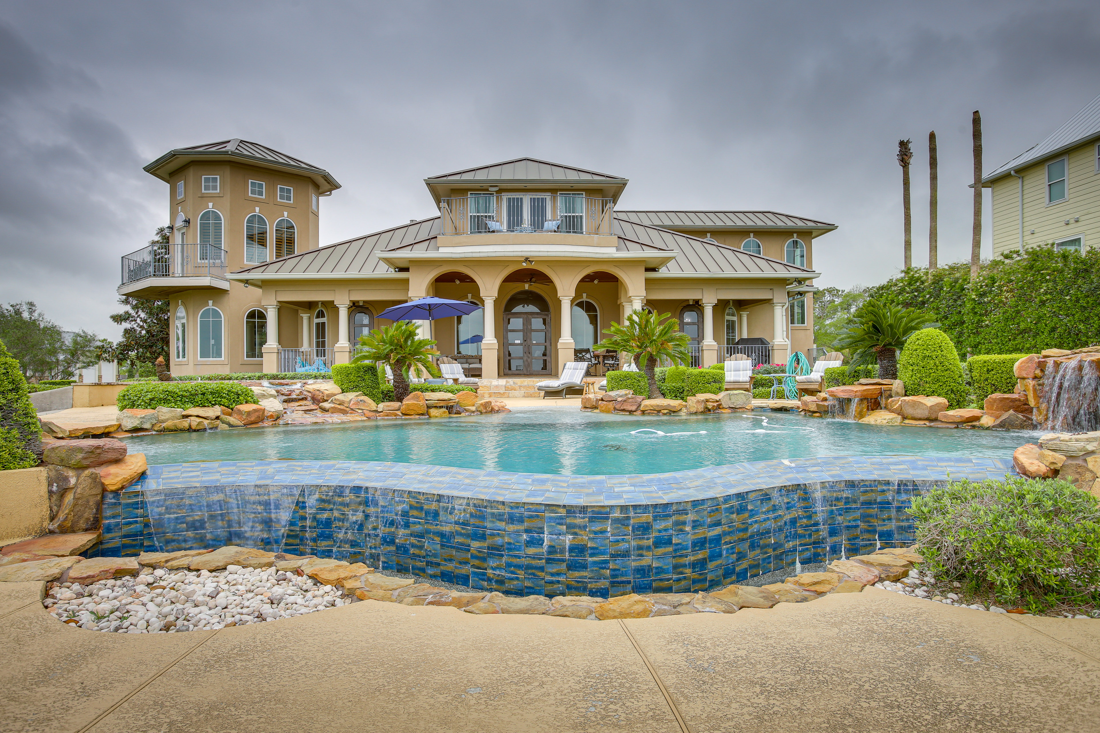 Property Image 1 - Stunning Galveston Bay Villa: Infinity Pool & Dock