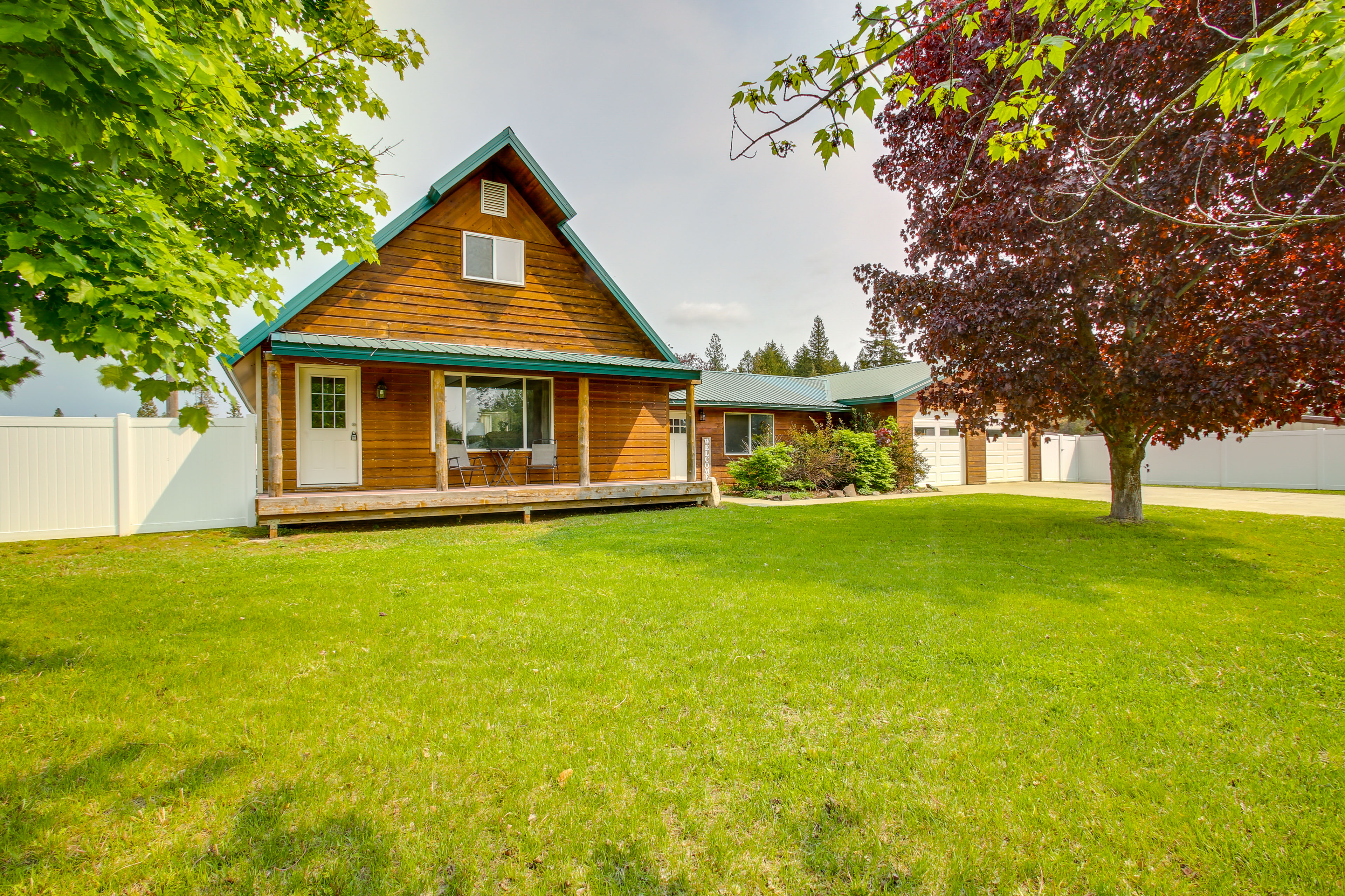 Spirit Lake Home w/ Fenced Yard: 1 Mi to Water!