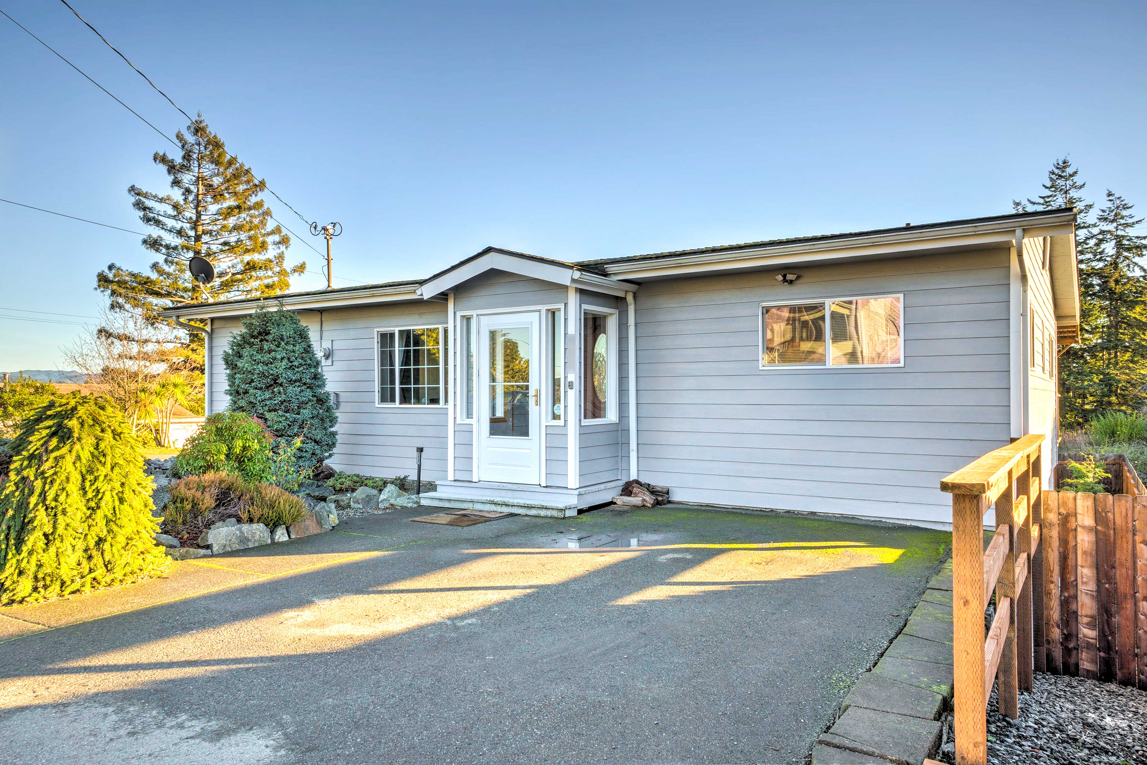 Property Image 2 - Pet-Friendly North Bend Home w/ Bay Views!