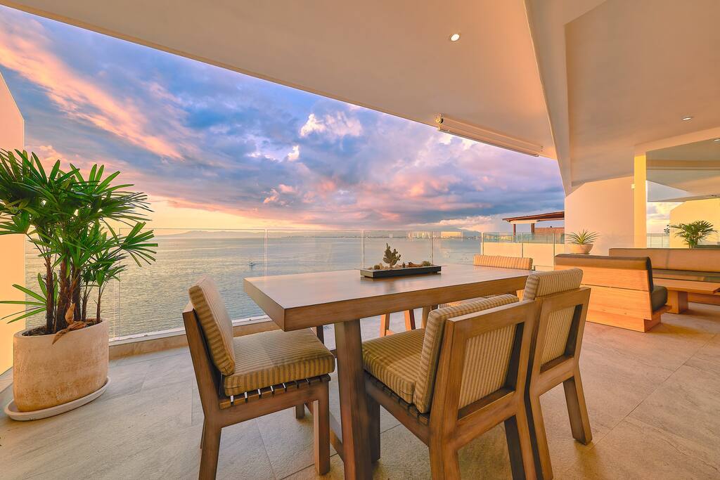 Panoramic ocean view on the balcony.