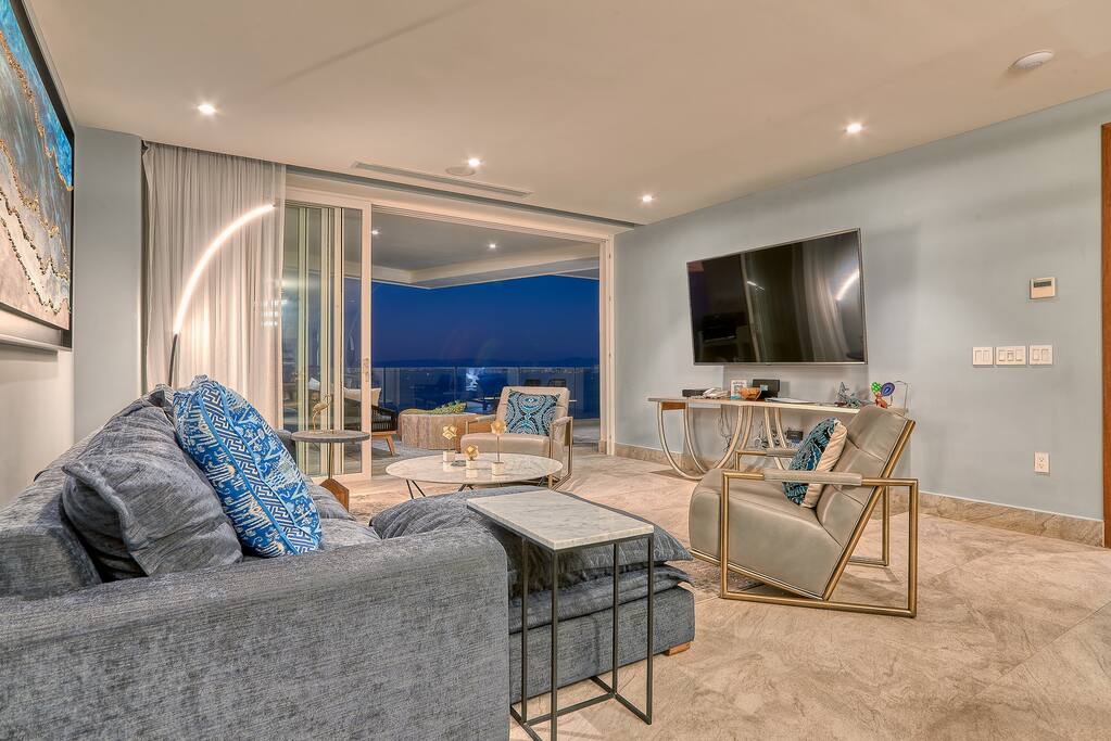 Property Image 2 - Stunning 3BR Oceanfront Condo - Resort Amenities!