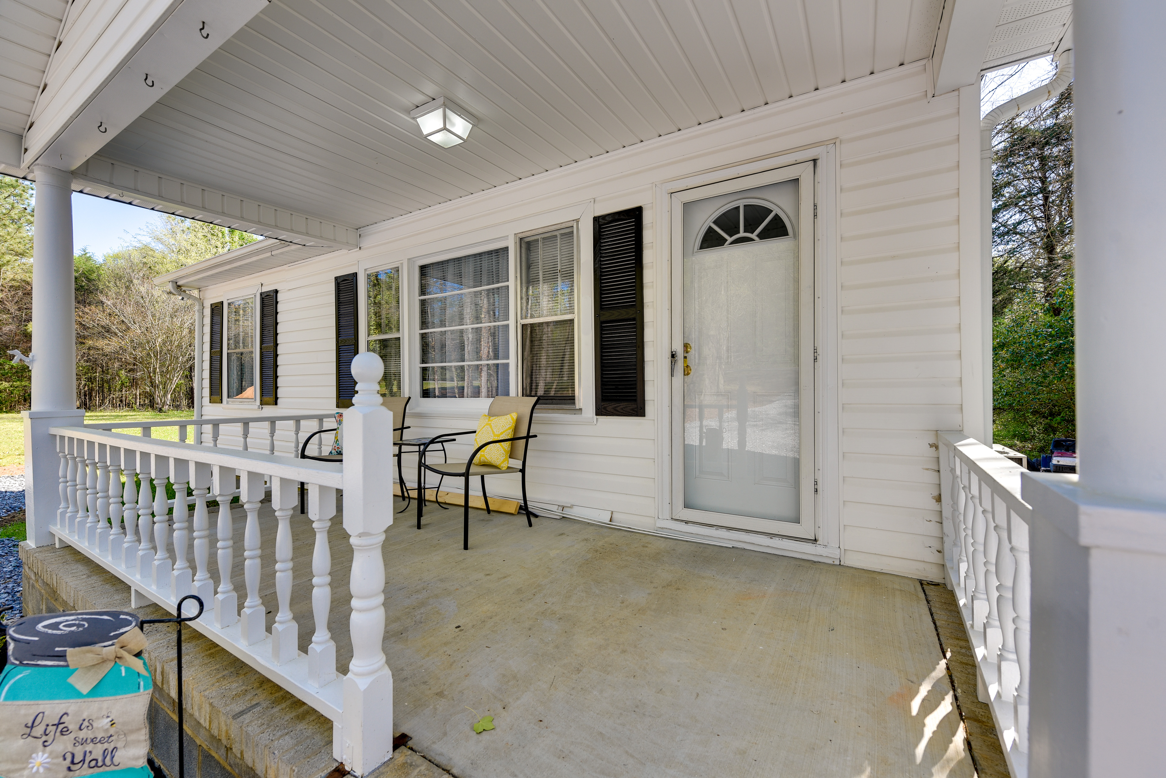 Rock Hill Cottage w/ Spacious Yard & Fire Pit!