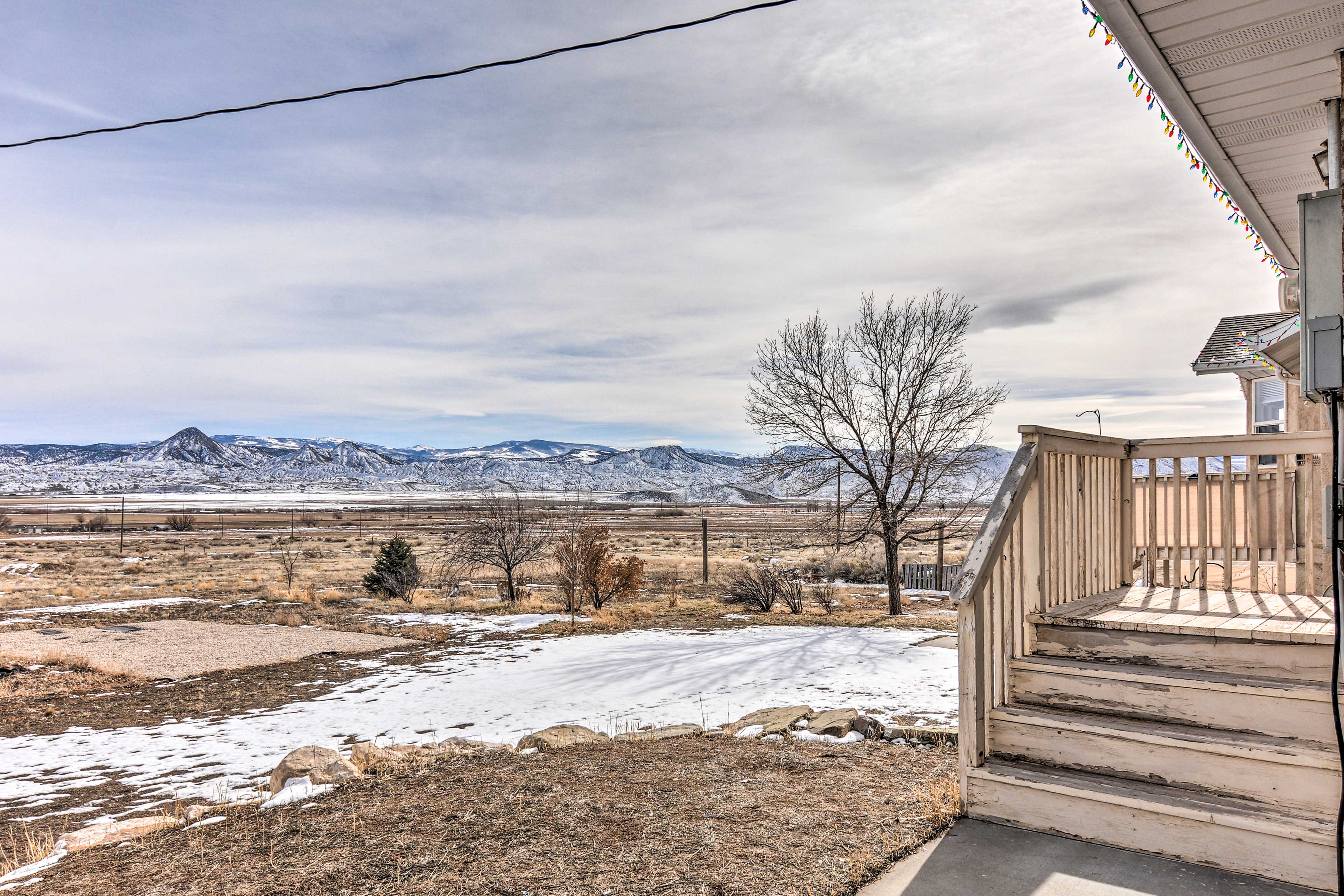 Pet-Friendly Aurora House w/ Mountain Views!