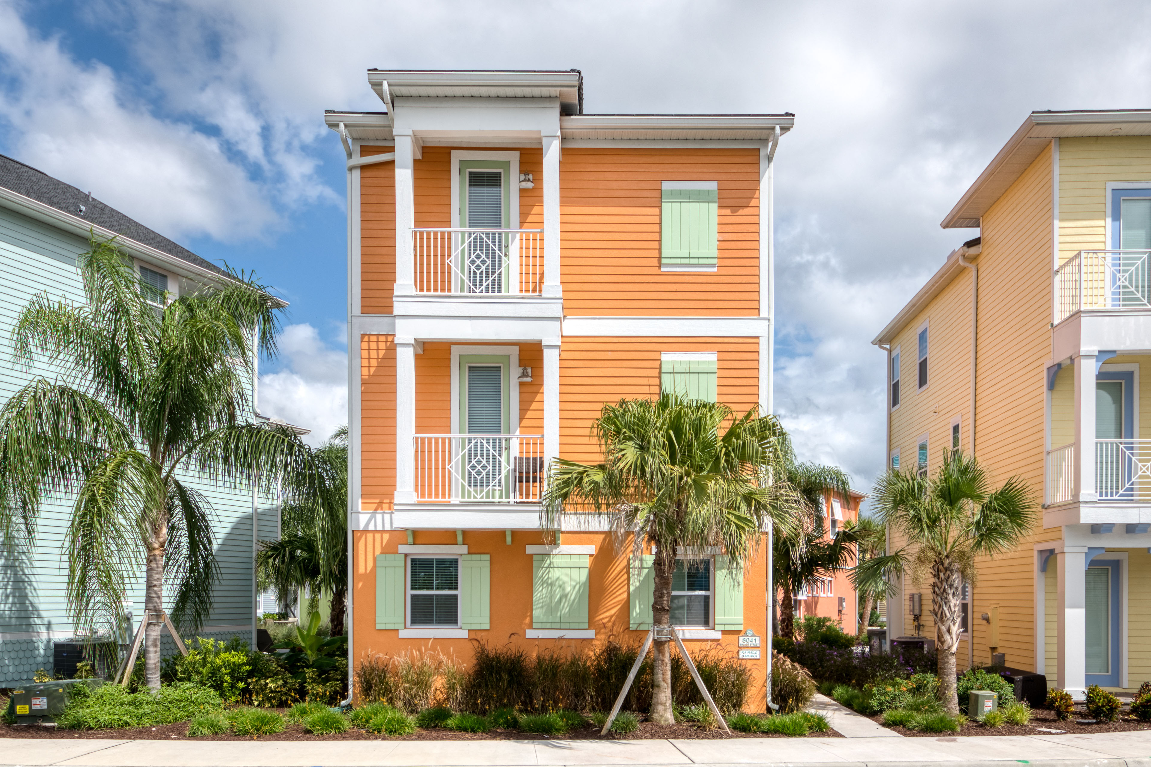 Property Image 2 - Sunburnt Cottage with Hot Tub near Disney with Margaritaville Resort Access - 8041SH