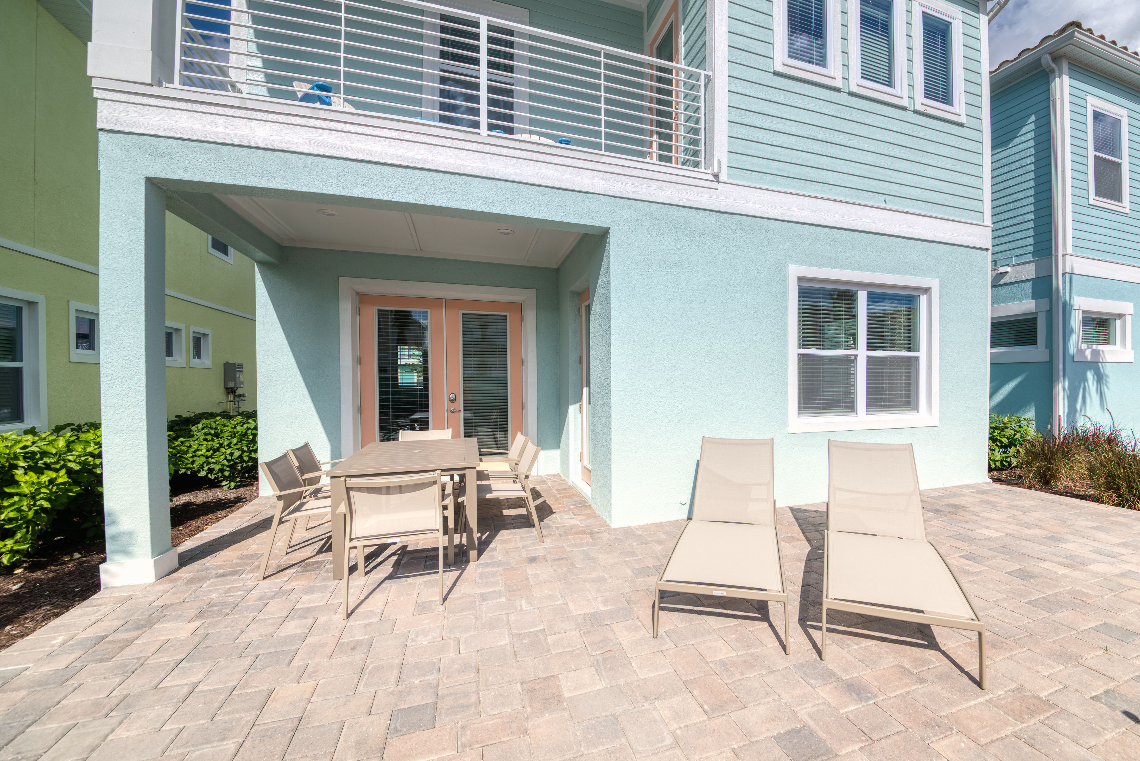 Property Image 2 - Coral Reef Cottage! 3 Miles to Disney! Amenities