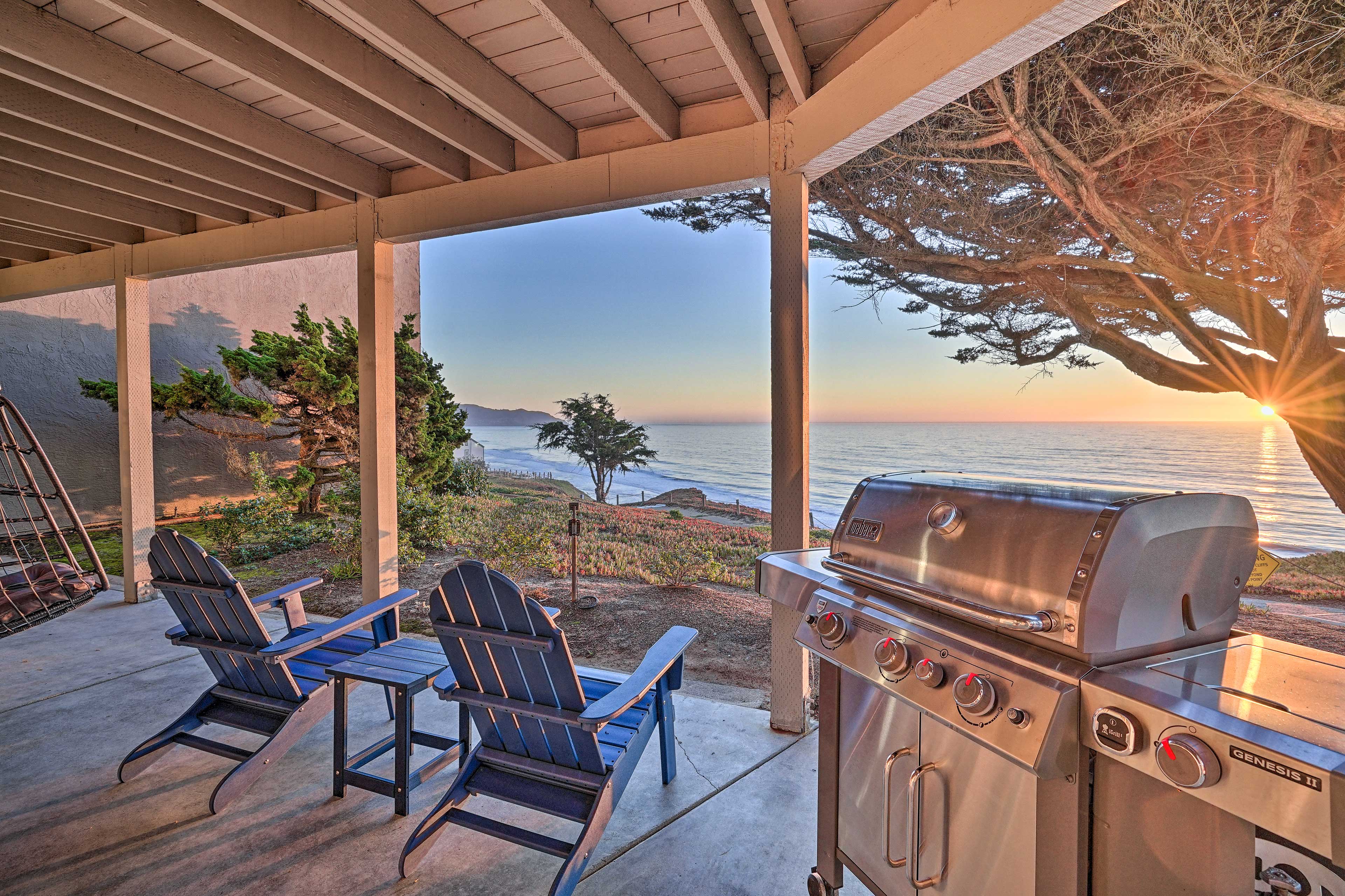 Property Image 1 - Cliffside Pacifica Hideaway: Unbeatable View!