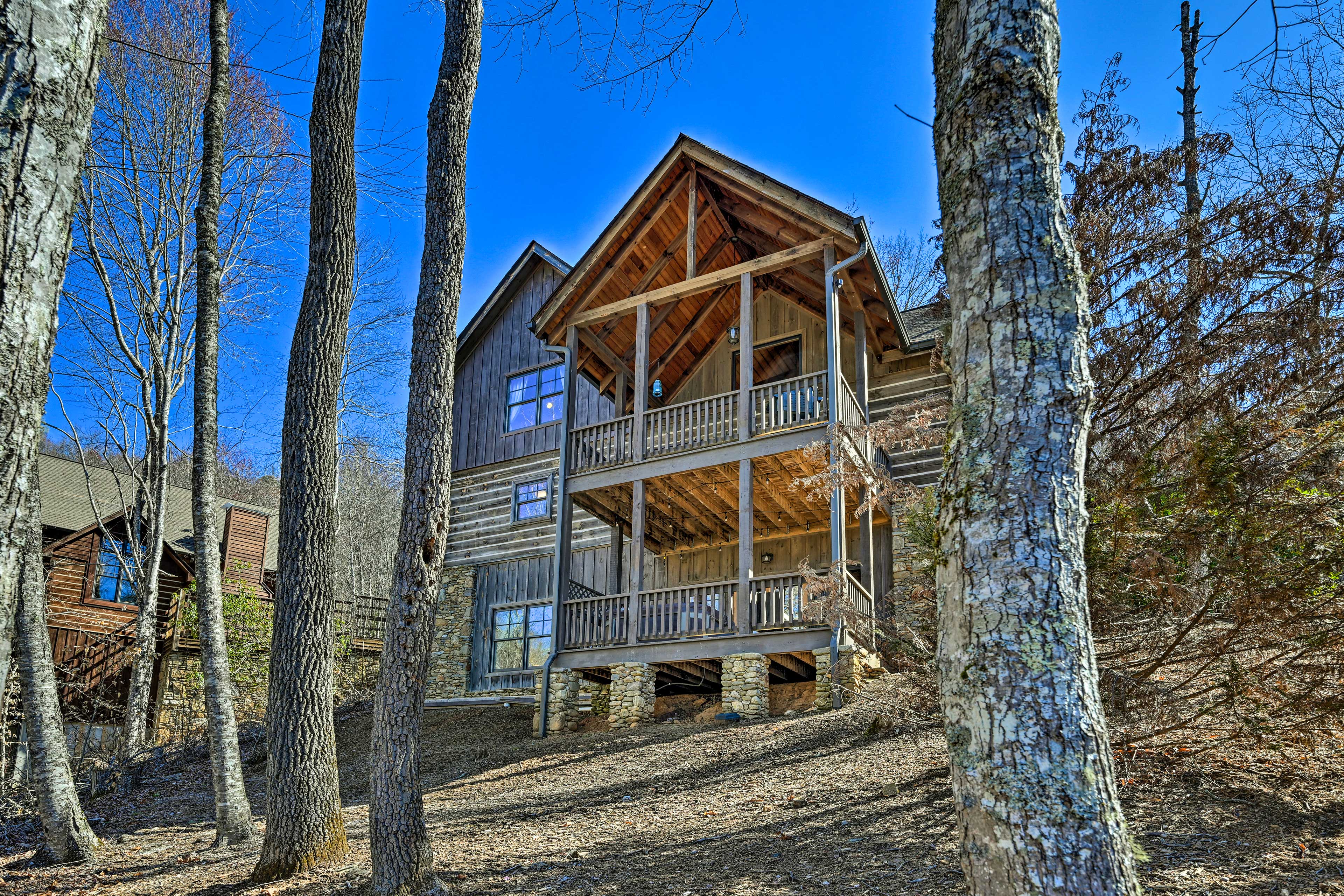 Property Image 2 - Hot Tub & Deck: Getaway Near Nantahala Gorge!