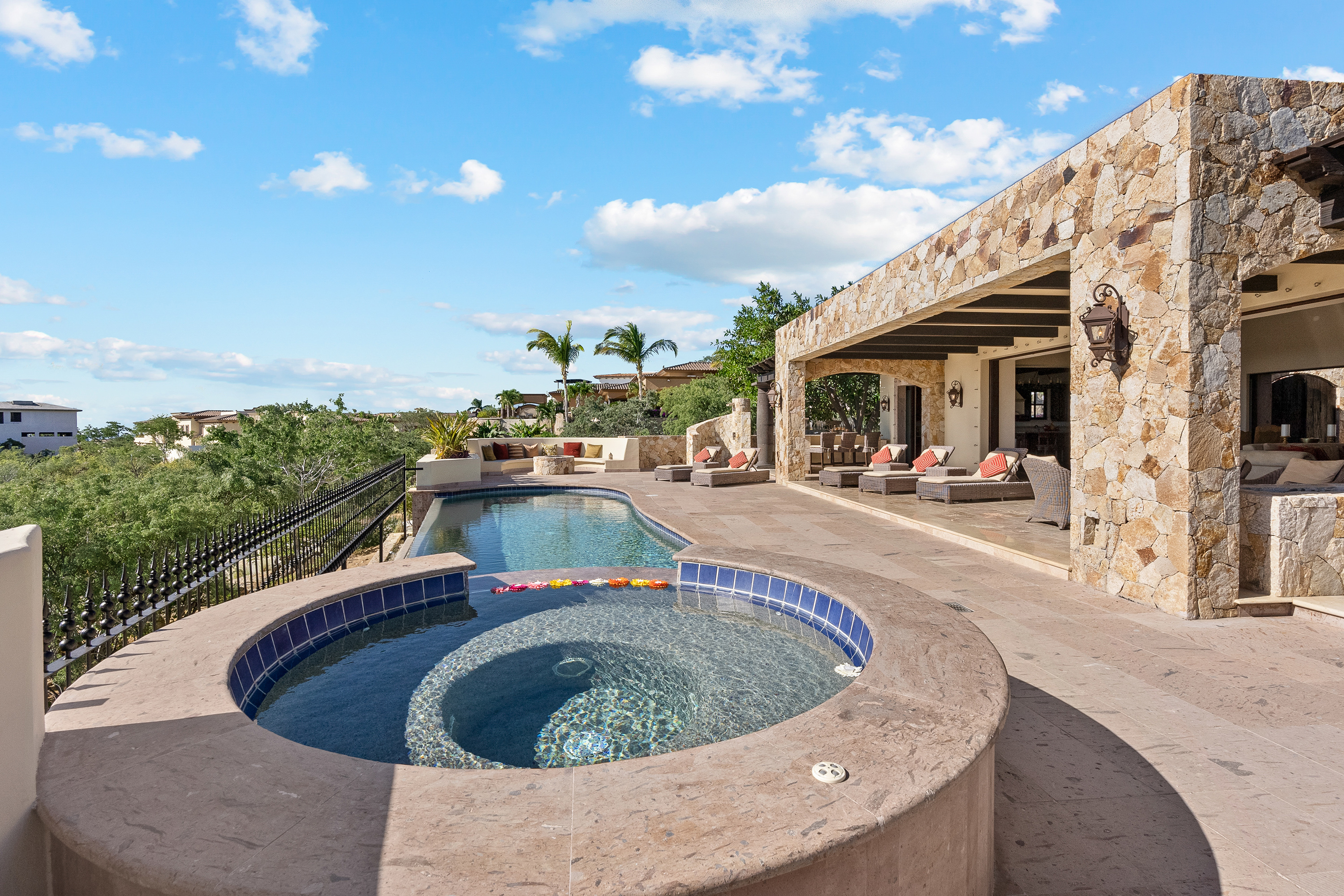 Private jacuzzi and pool with incredible view