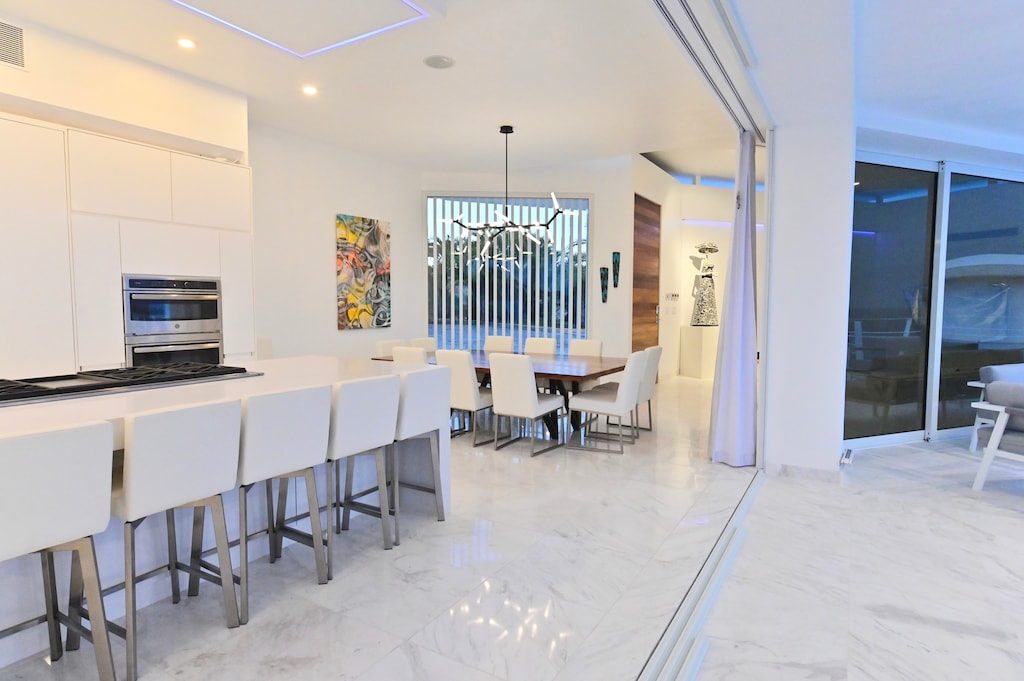 Kitchen and counter seating