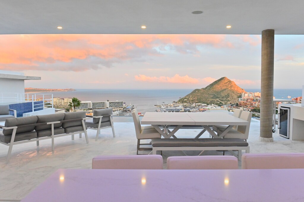 Enjoy the spectacular views from Villa Tanzanita de Law
