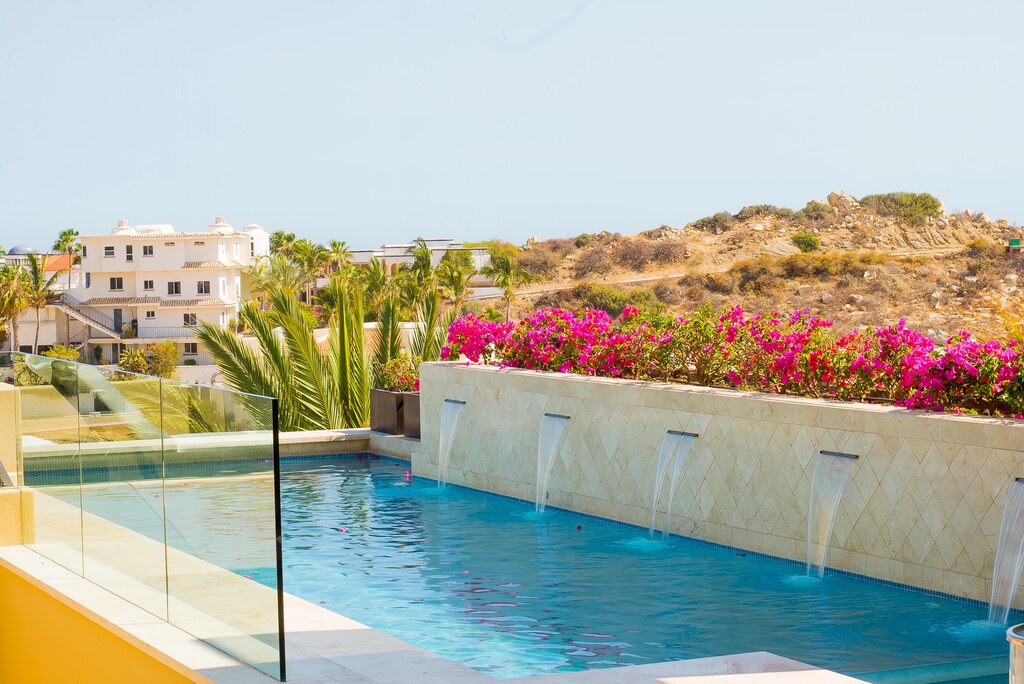 Gorgeous fountain pool