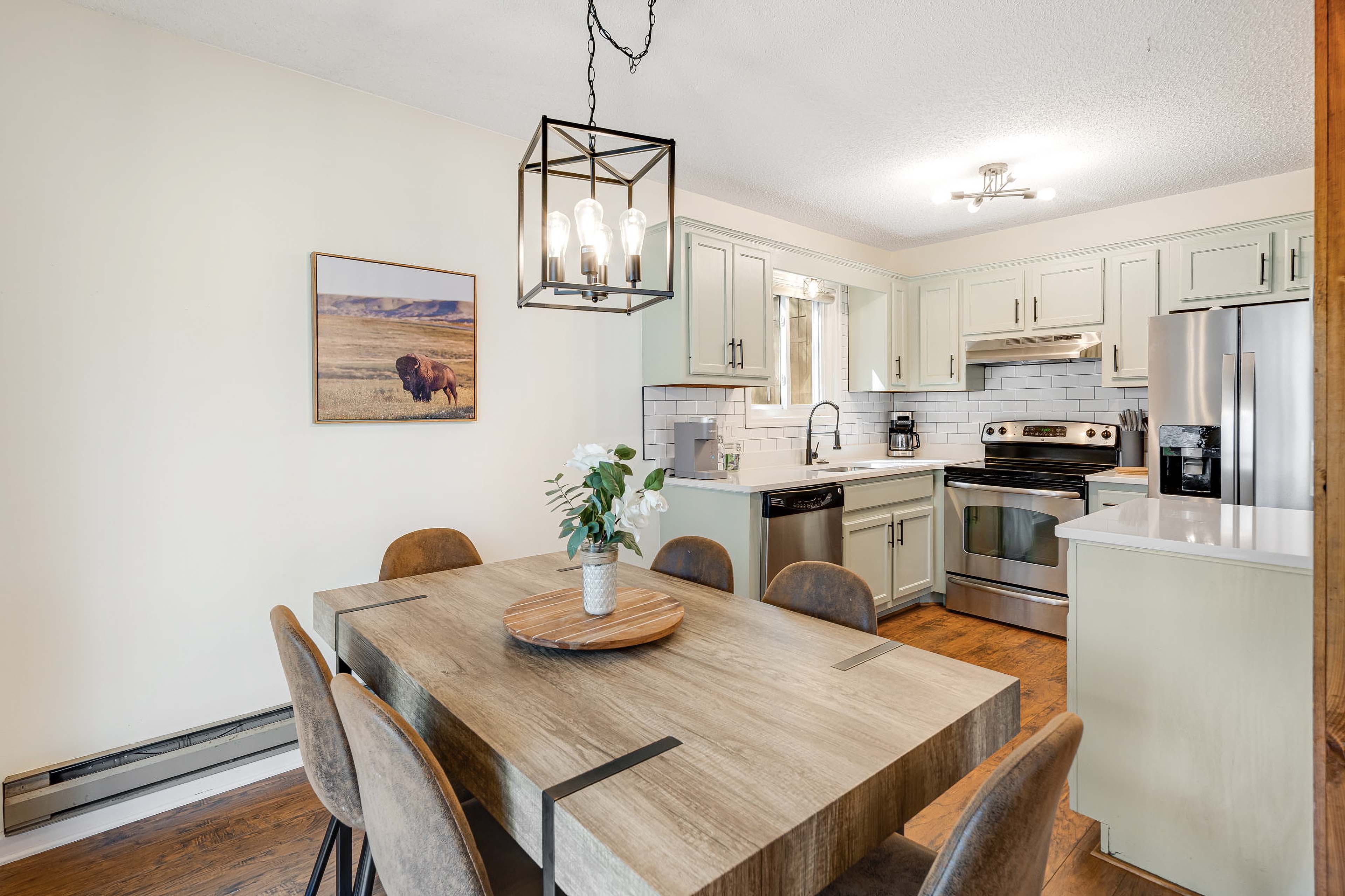 Maggie Valley Mountain Escape w/ Fire Pit & Deck