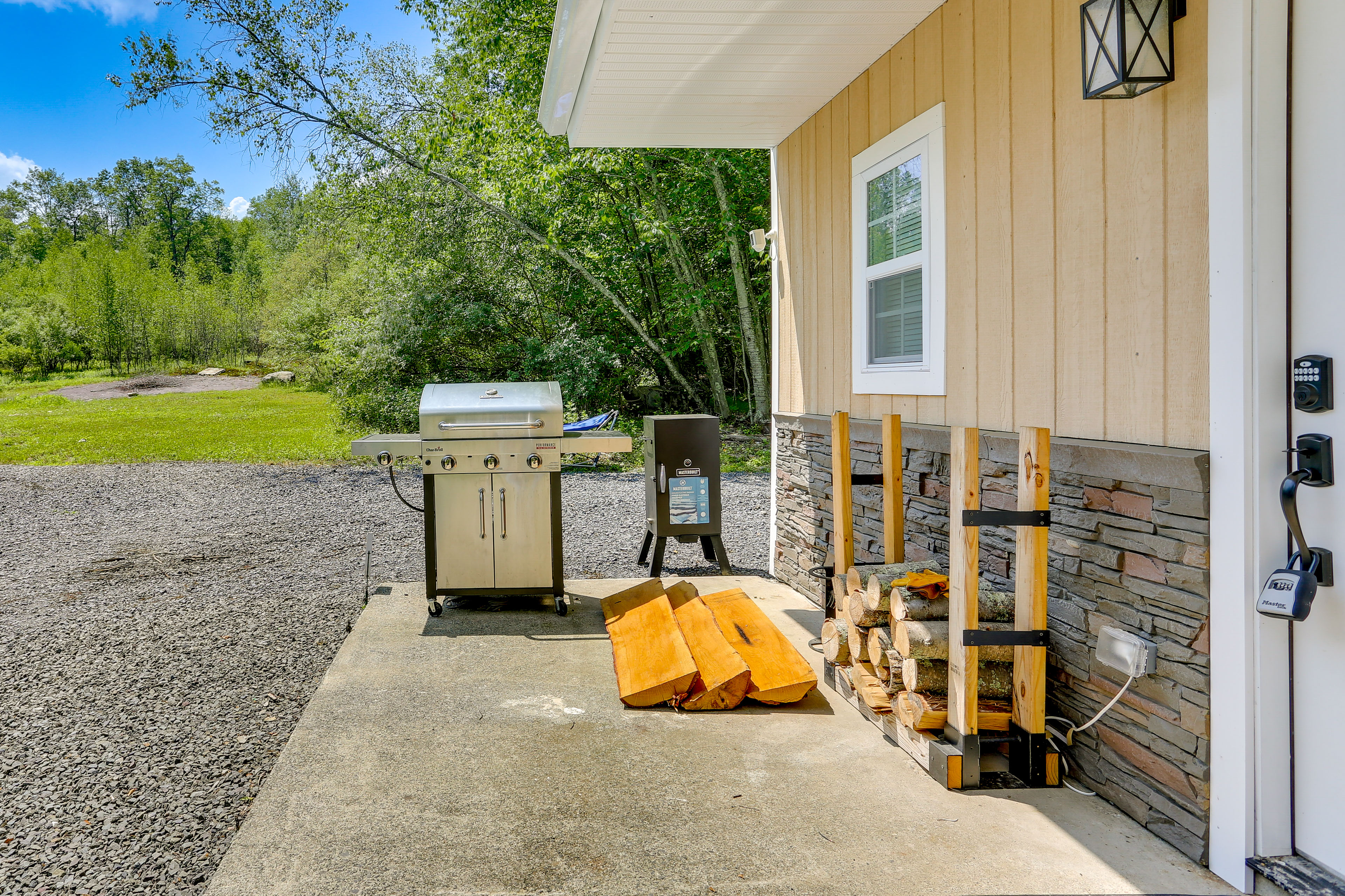 Fire Pit: Secluded Poconos Cabin on 75 Acres!