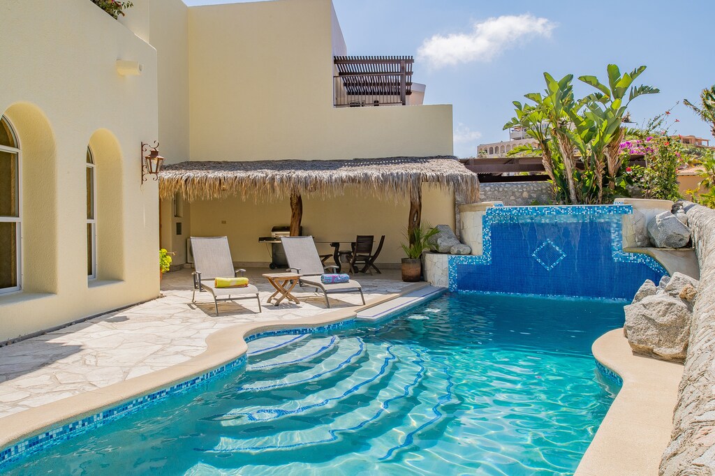 Pool with swim up bar