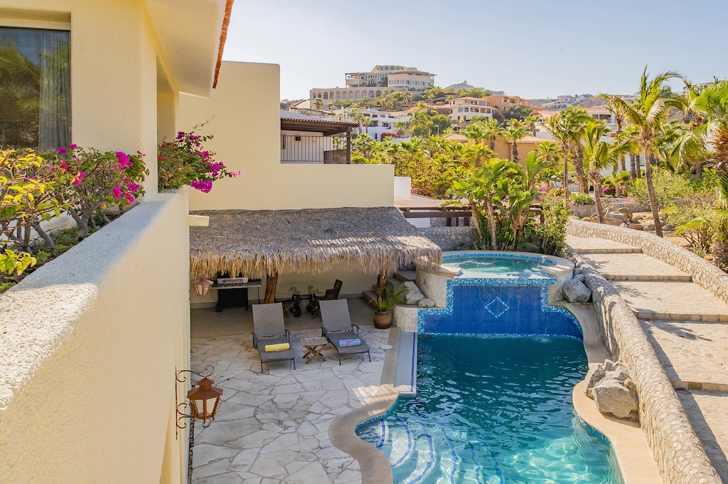 Pool with swim up bar