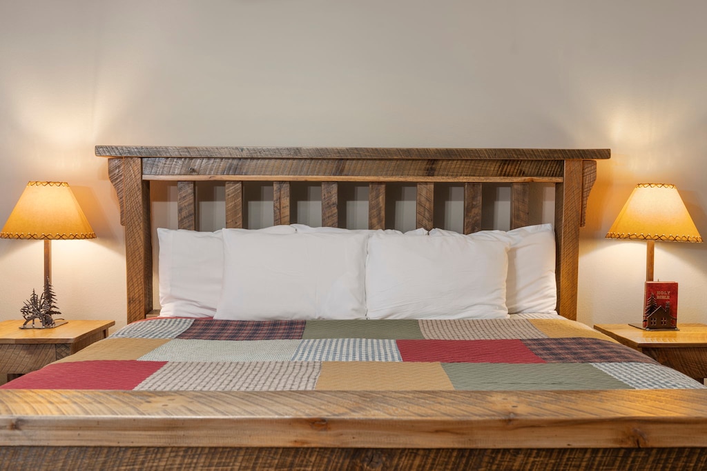 King Suite - King Bed