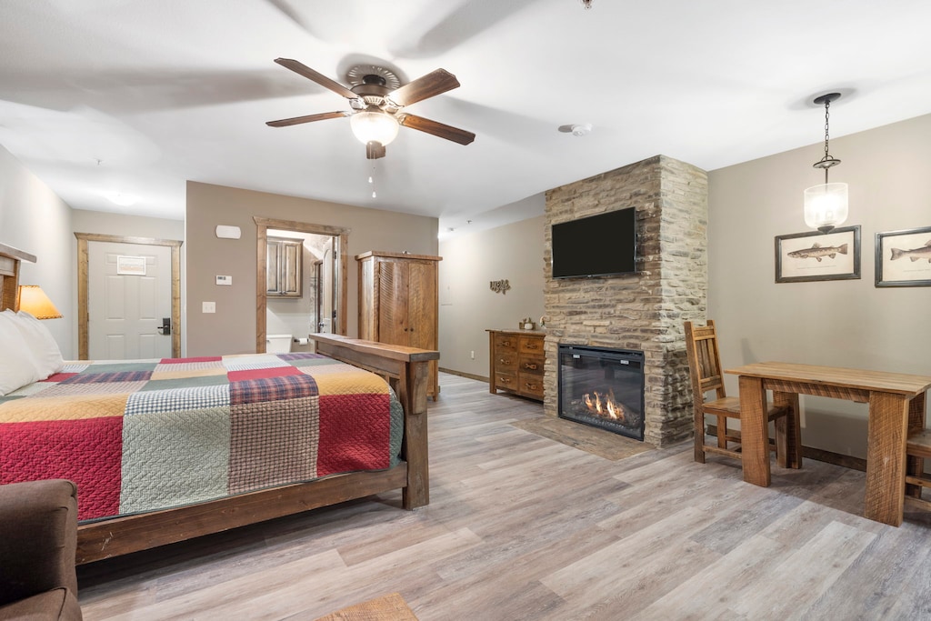 Adjoining King Suite