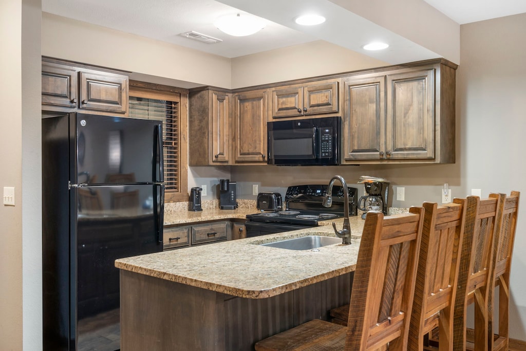 One Bedroom Unit Full Kitchen