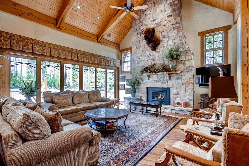 Living Area - Hatari Lodge - Breckenridge Vacation Rental