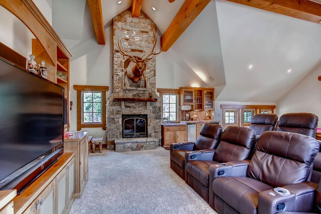 Living Area - Hatari Lodge - Breckenridge Vacation Rental