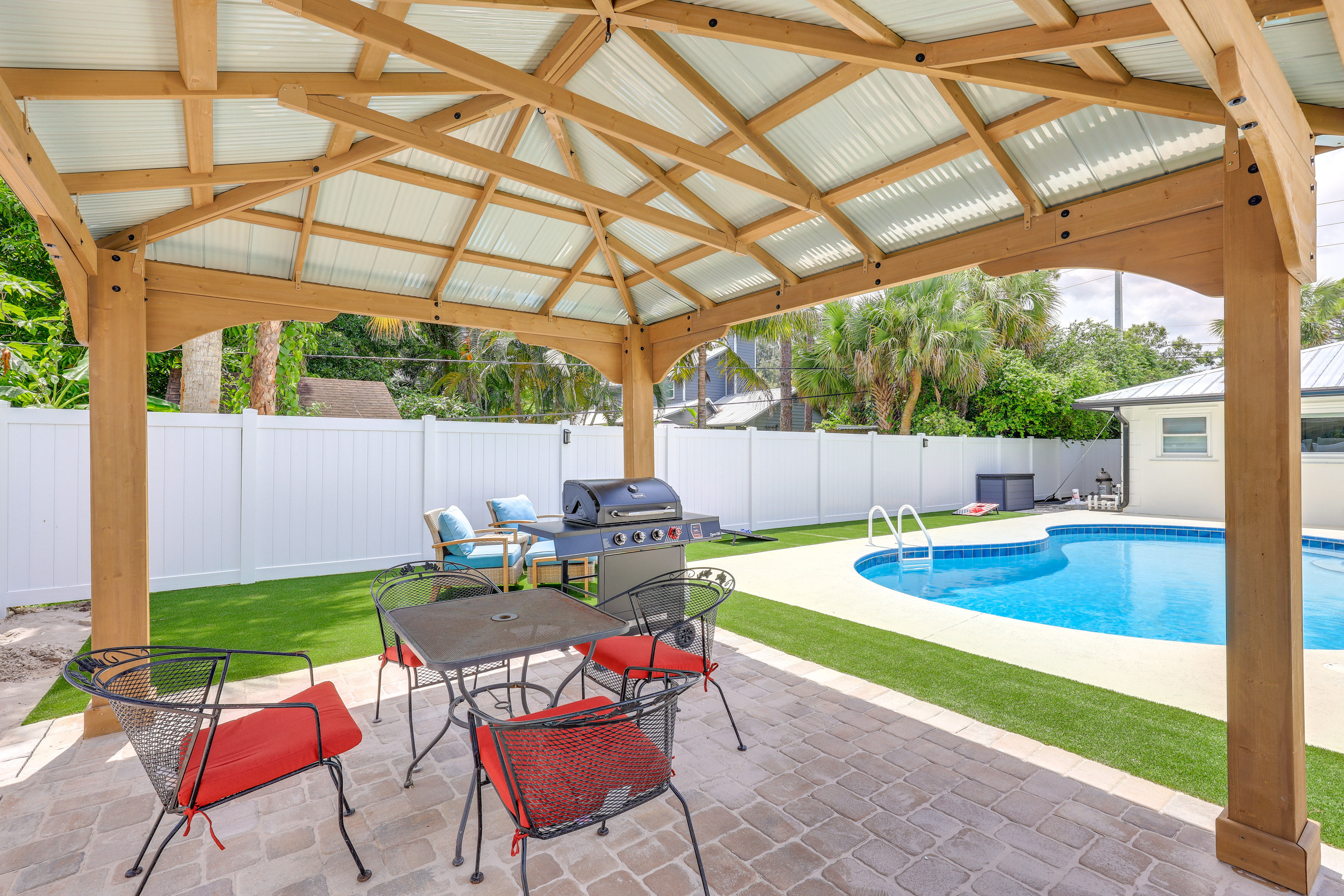 Vero Beach Vacation Rental: Pool & Putting Green!