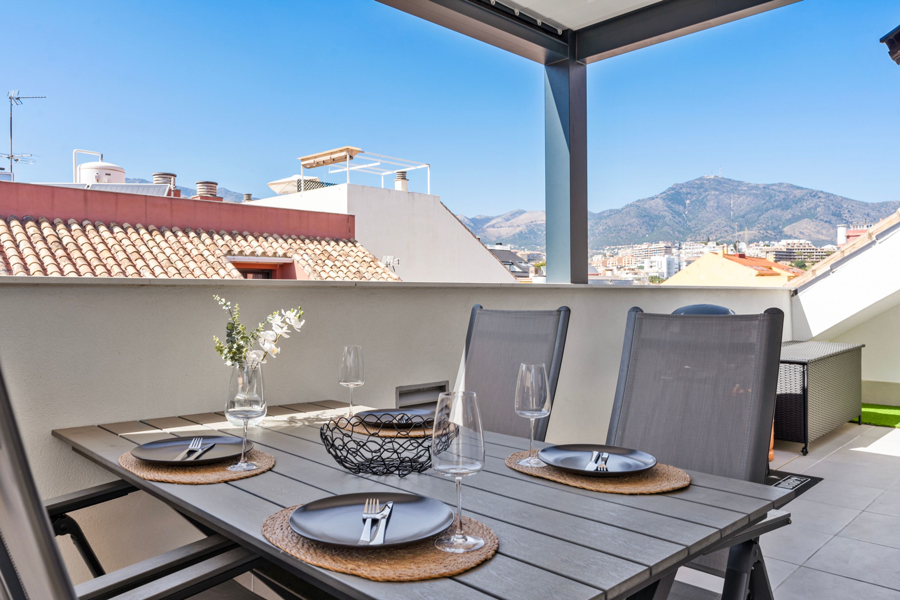 Property Image 2 - Sleek rooftop in Fuengirola - Ref 215