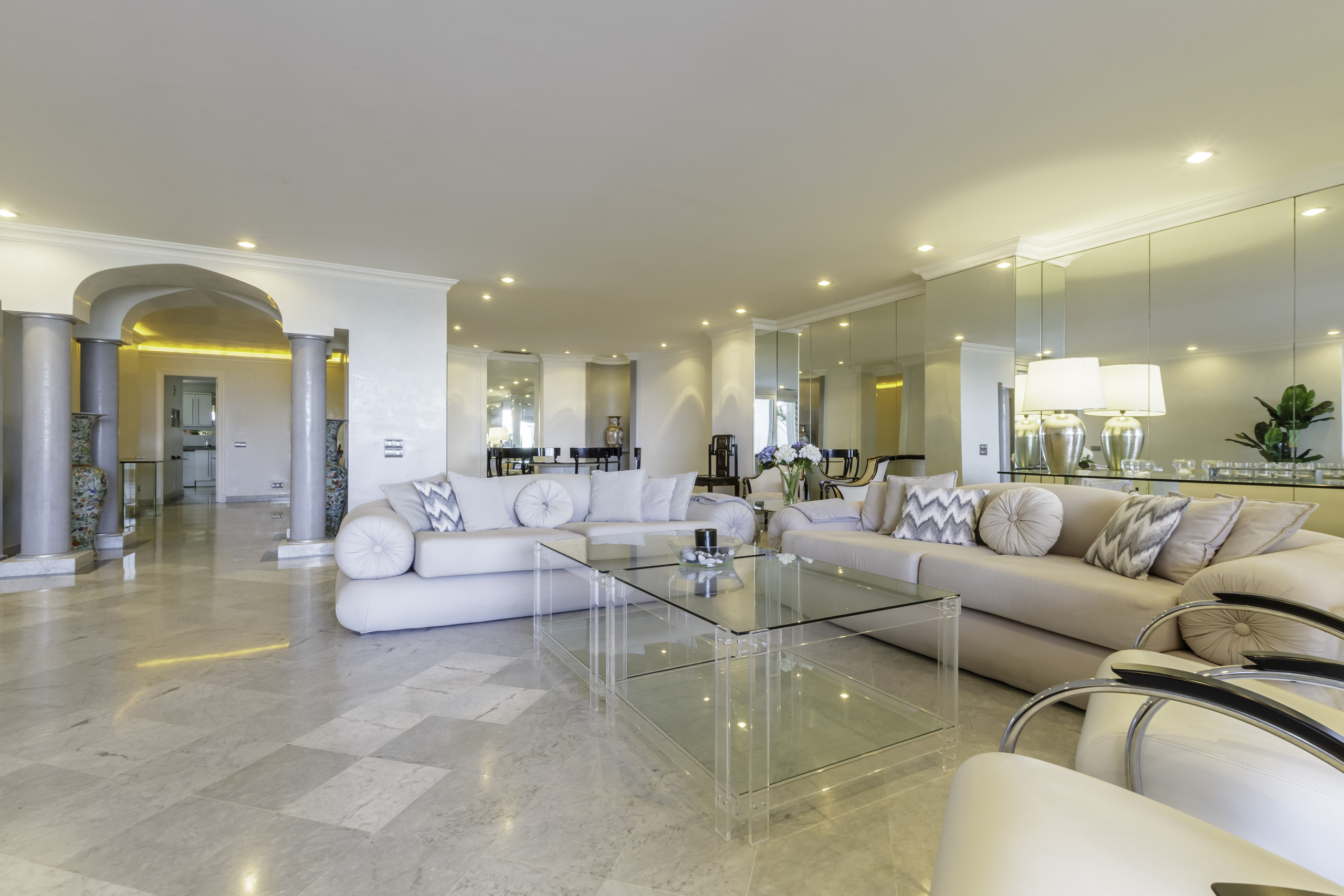 Property Image 2 - Luxurious apartment with sea views and private pool in Puerto Banús Property Image 2 - Luxurious apartment with sea views and private pool in Puerto Banús