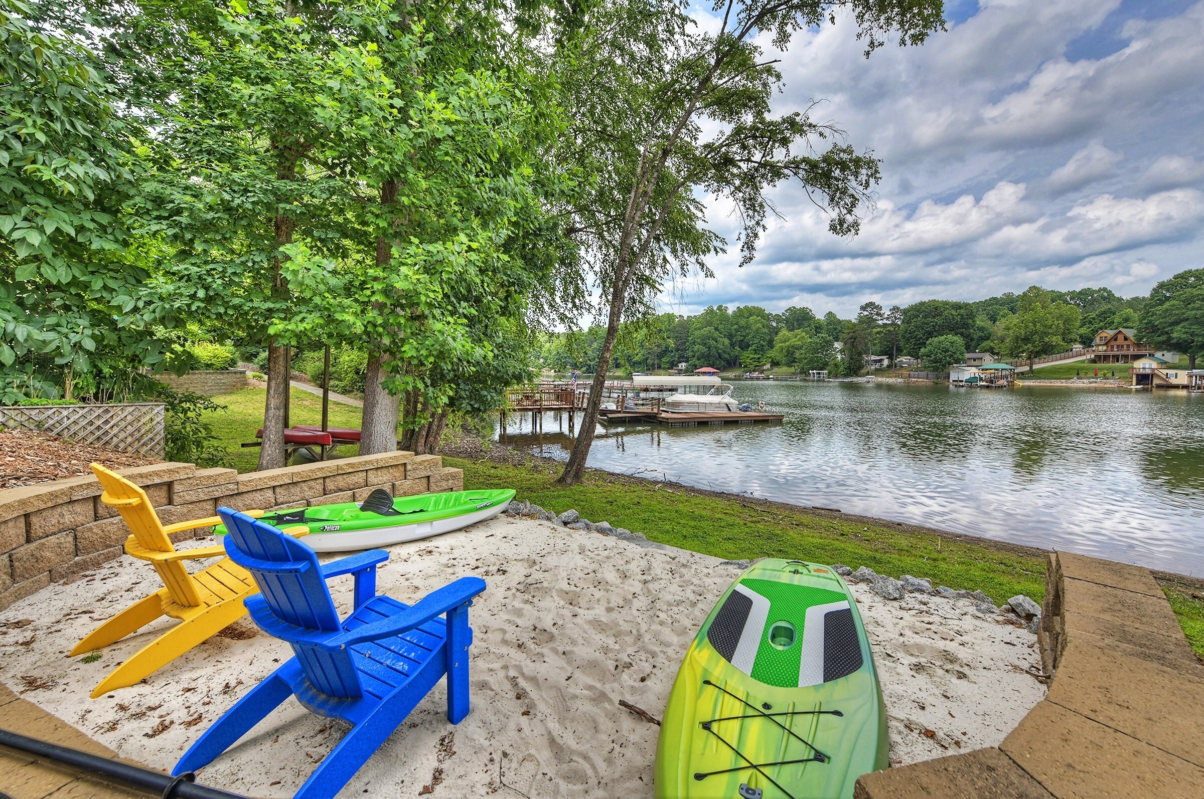 Sandy beach, with lake access and kayaks & paddle boards for guests use!