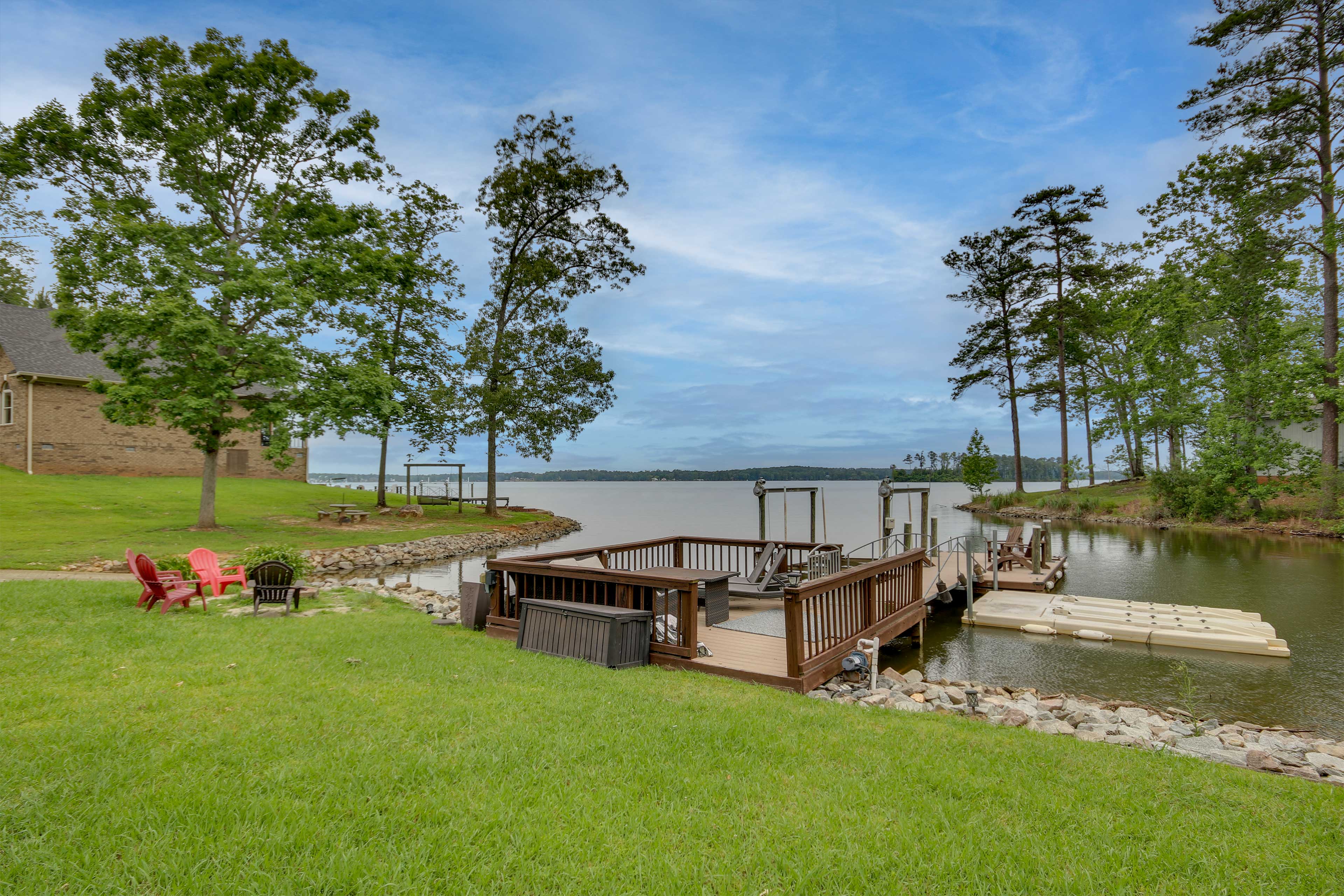 Property Image 1 - Lakefront Paradise with Private Deck & Kayaks!