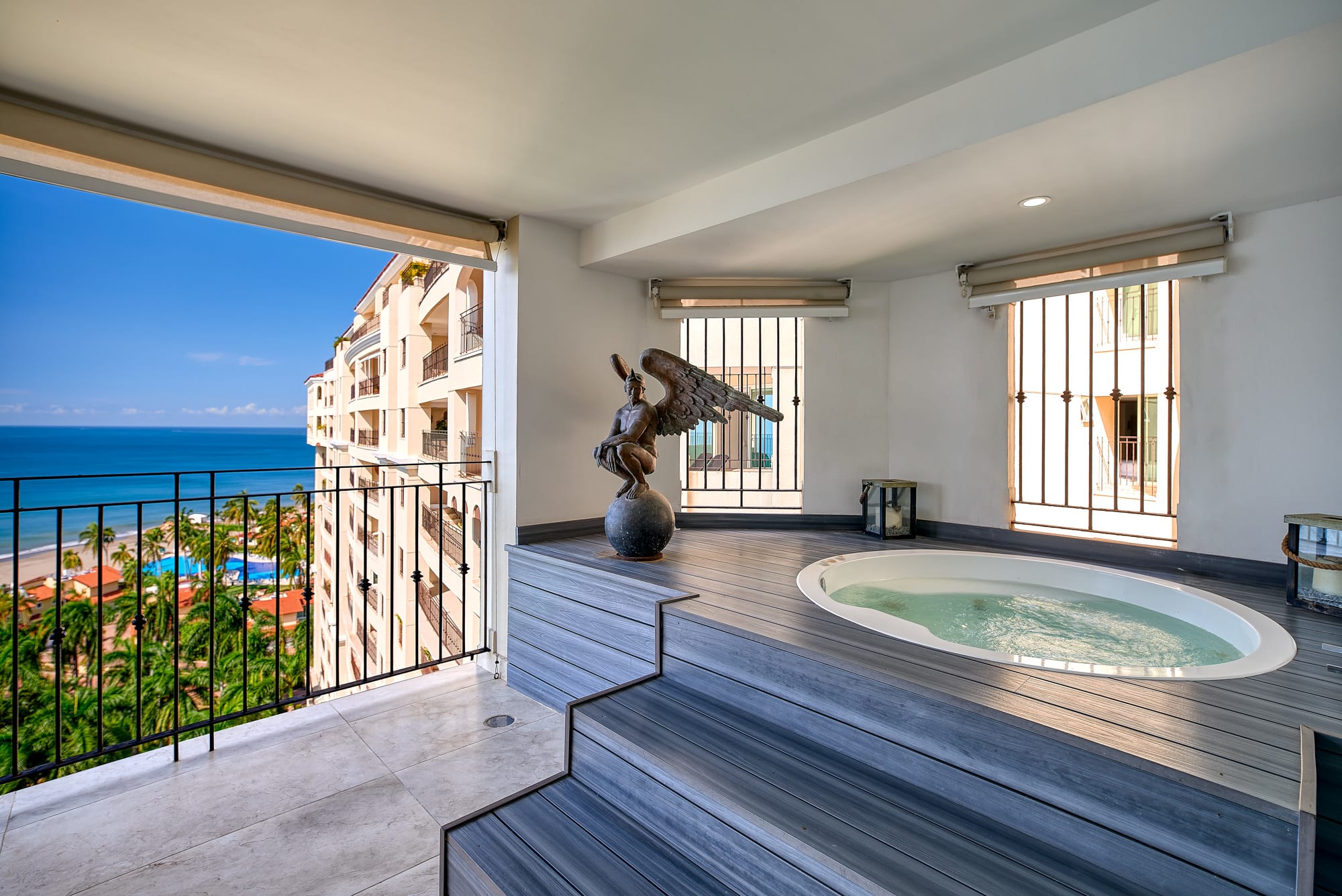 Property Image 1 - Luxurious 4BR Condo | Jacuzzi | Oceanfront | King