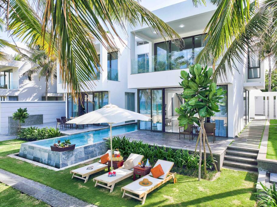 Property Image 1 - J4-5BDR Ocean Villa · Luxury Beachfront 5BDR Villa| Full Resort services