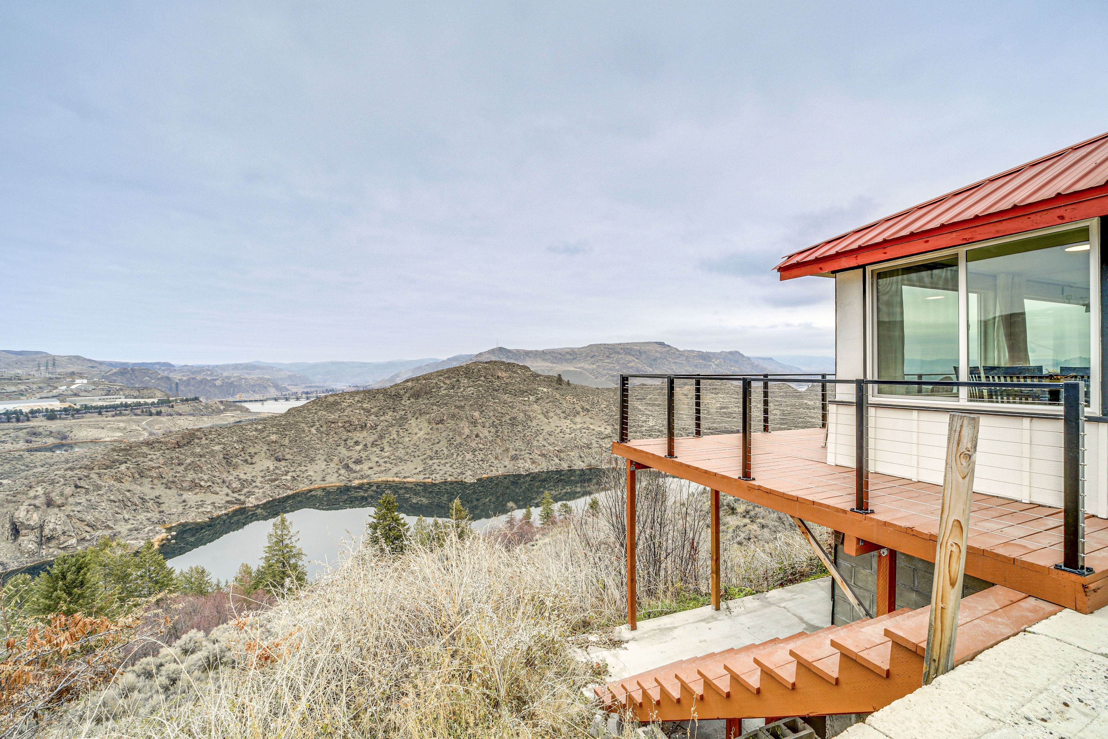 Property Image 1 - Cozy Grand Coulee Home w/ Deck & Views!