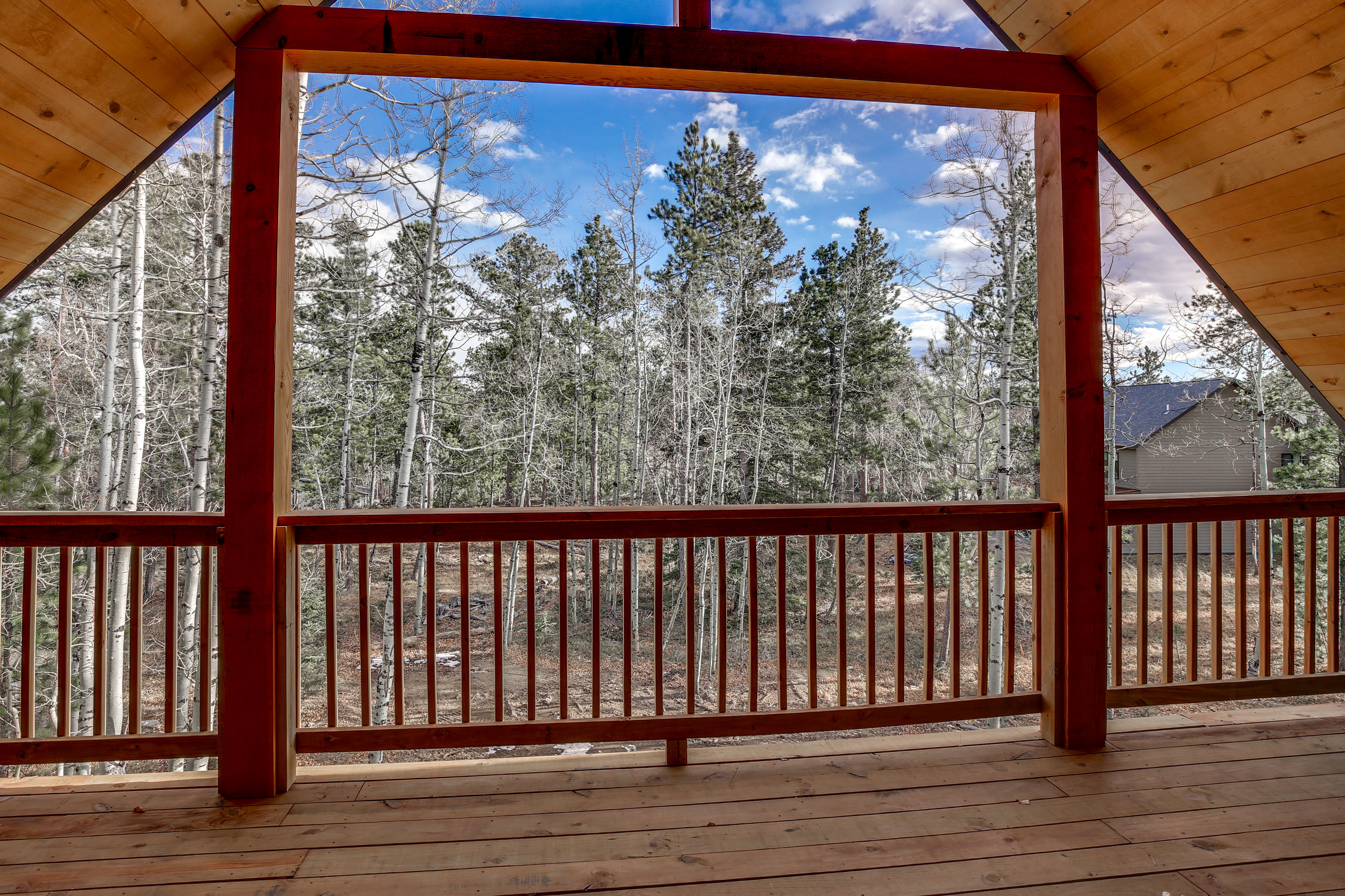 Family-Friendly Lead Cabin with Loft & Balcony!