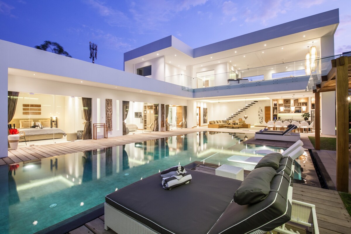 Property Image 1 - Luxury 5BR Villa, 200m to Finns Beach Club Bliss