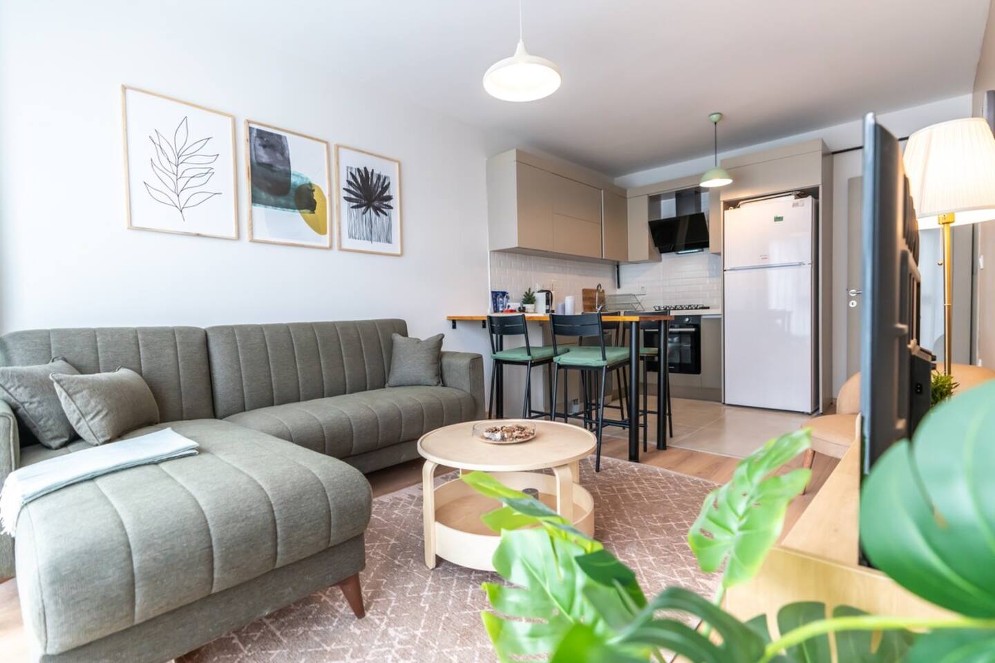 Stylish 2BR Apt Near Vialand Mall with Nespresso 