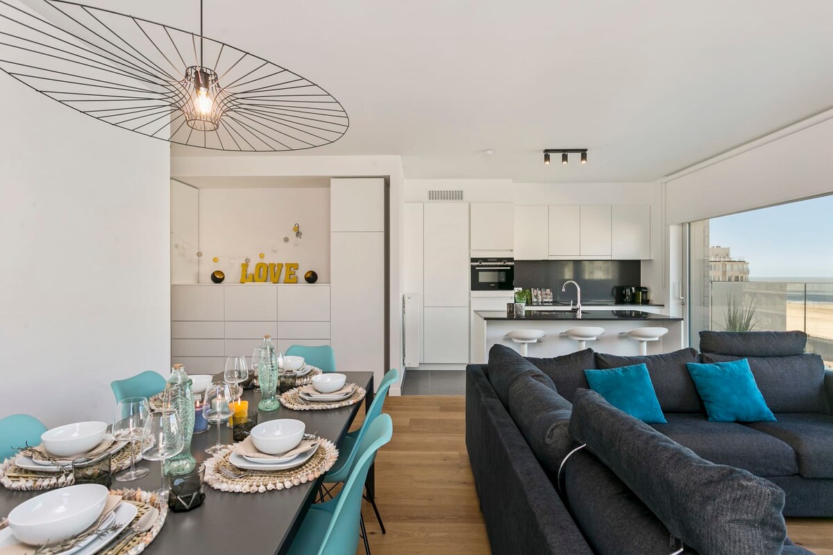 Bright, modern living room with family dining area and direct access to the outdoor space