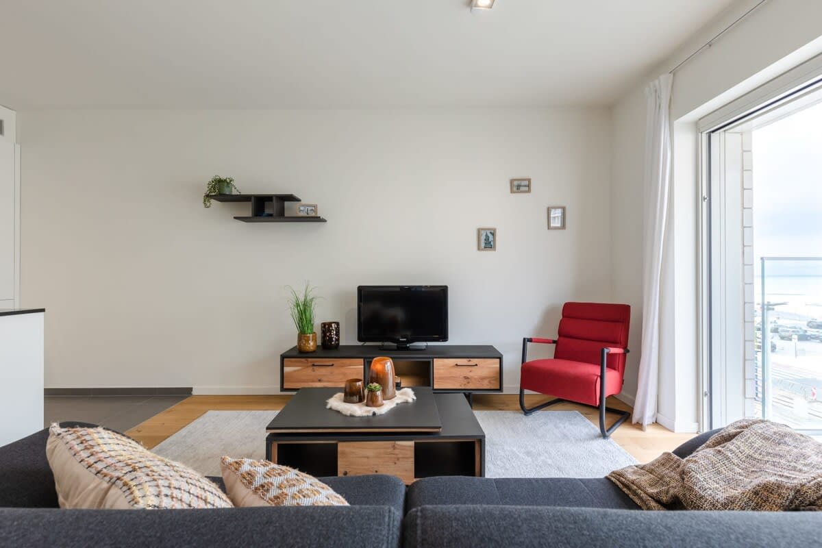 Wonderful, bright and spacious living room with dining area and large frontal terrace