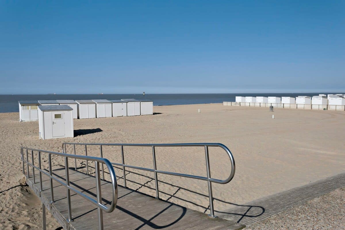 Property Image 2 - Comfy Apartment with Side Seaview and 2 free bikes